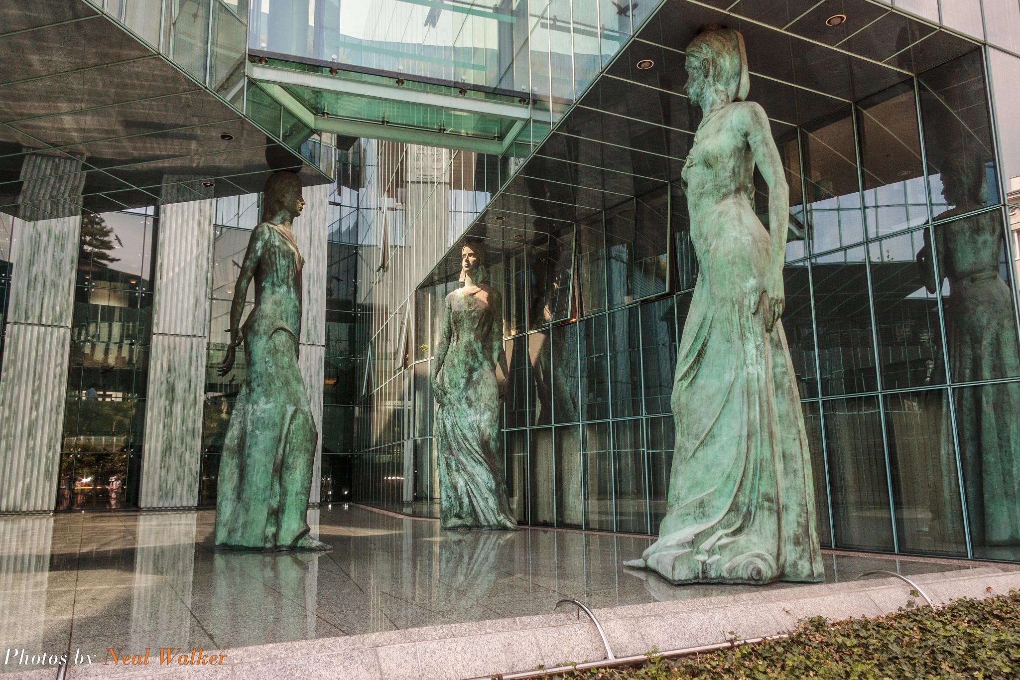 Canon EF-S 17-85mm F4-5.6 IS USM sample photo. Holocaust memorial statues photography