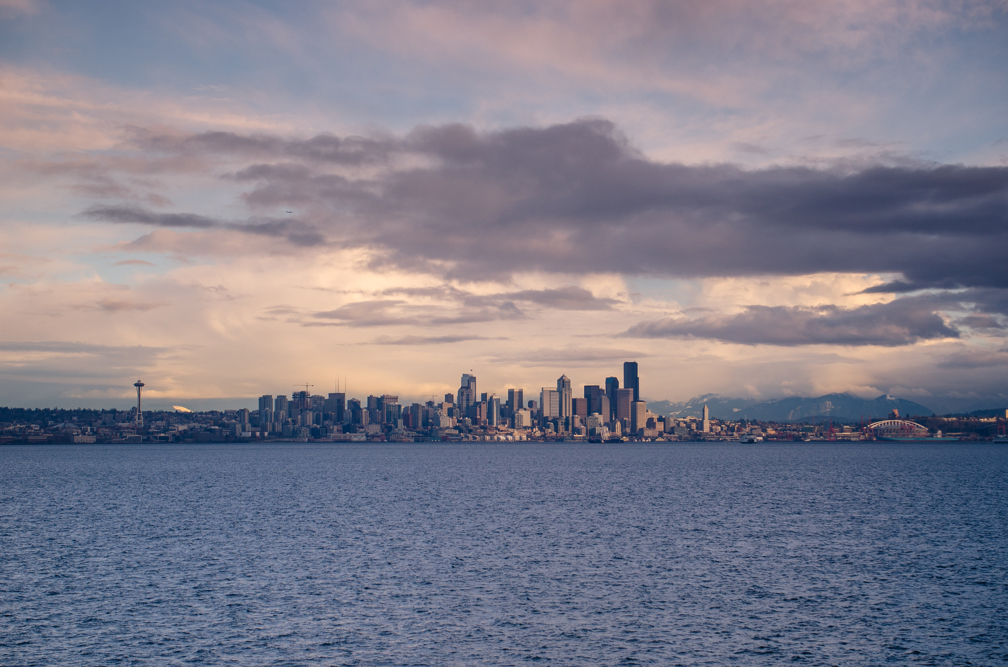 Sigma 18-50mm F2.8-4.5 DC OS HSM sample photo. Seattle in the spotlight photography