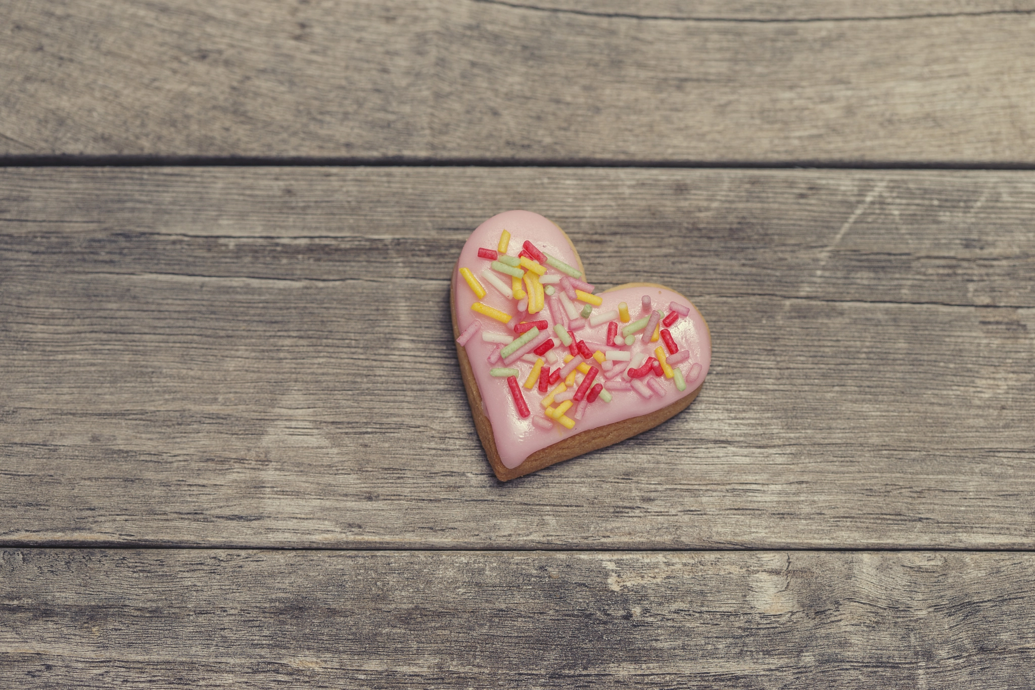 Canon EOS-1D X + Canon EF 100mm F2.8 Macro USM sample photo. Baked valentine's heart covered with pink icing photography