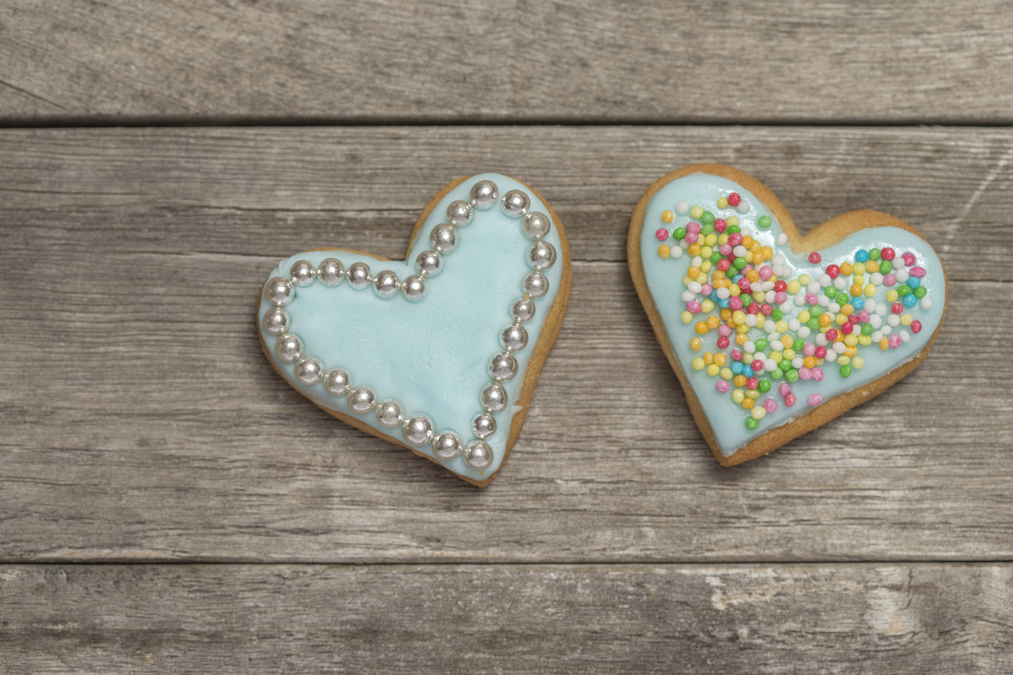 Canon EOS-1D X + Canon EF 100mm F2.8 Macro USM sample photo. Two baked hearts covered with blue icing photography
