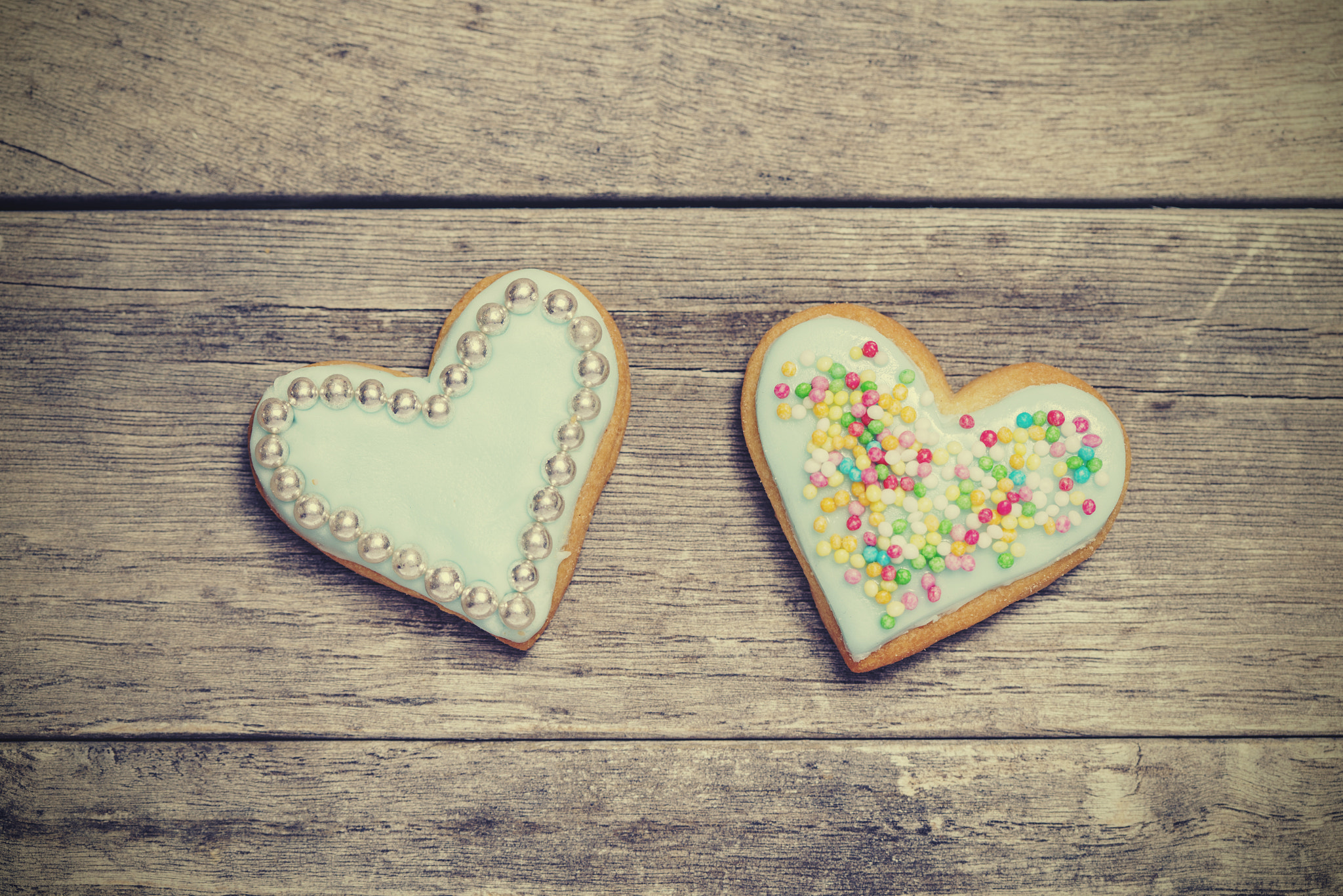 Canon EOS-1D X + Canon EF 100mm F2.8 Macro USM sample photo. Two baked hearts covered with blue icing photography