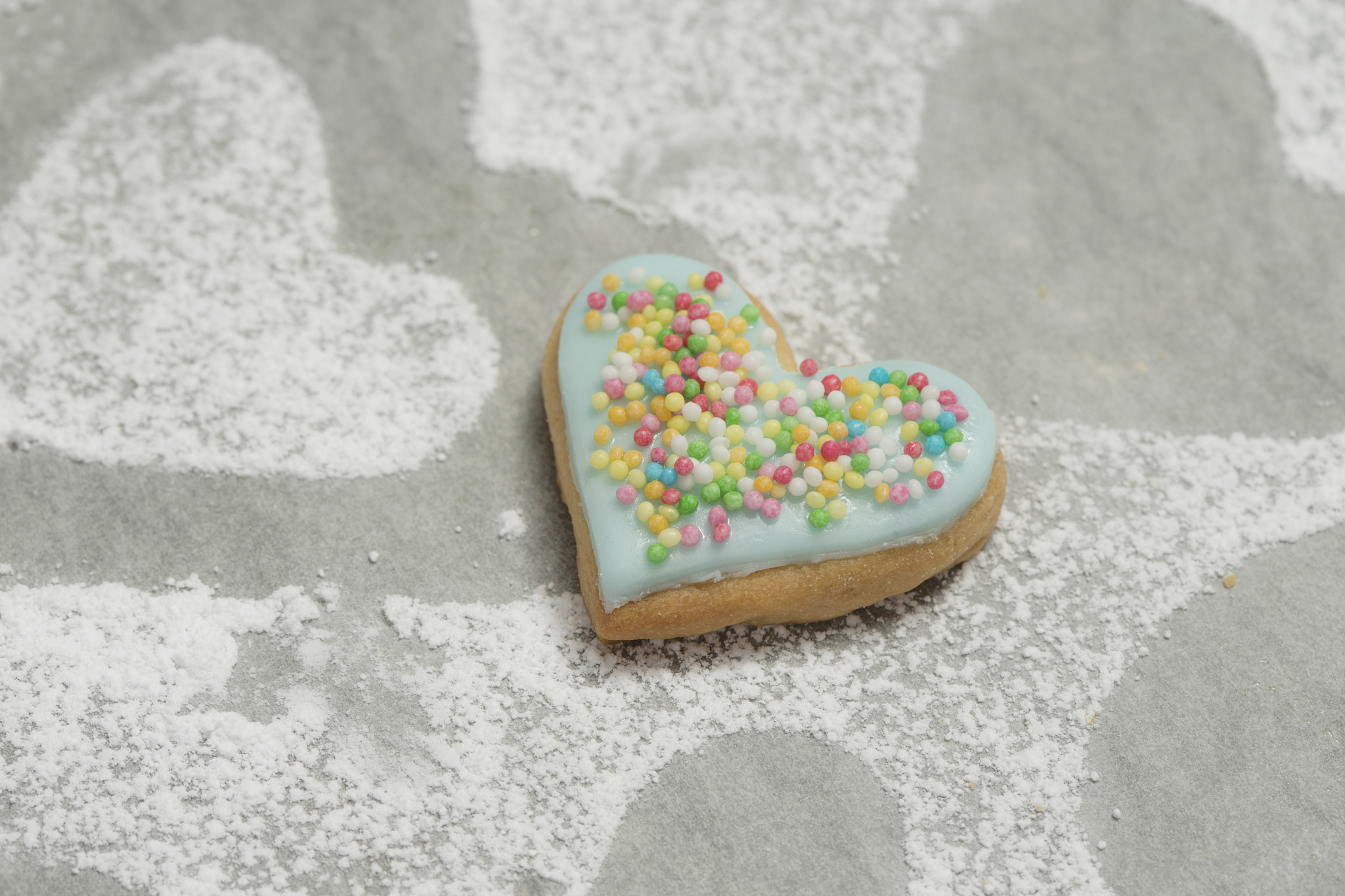 Canon EOS-1D X + Canon EF 100mm F2.8 Macro USM sample photo. Cookie with blue icing on baking paper powdered with sugar photography