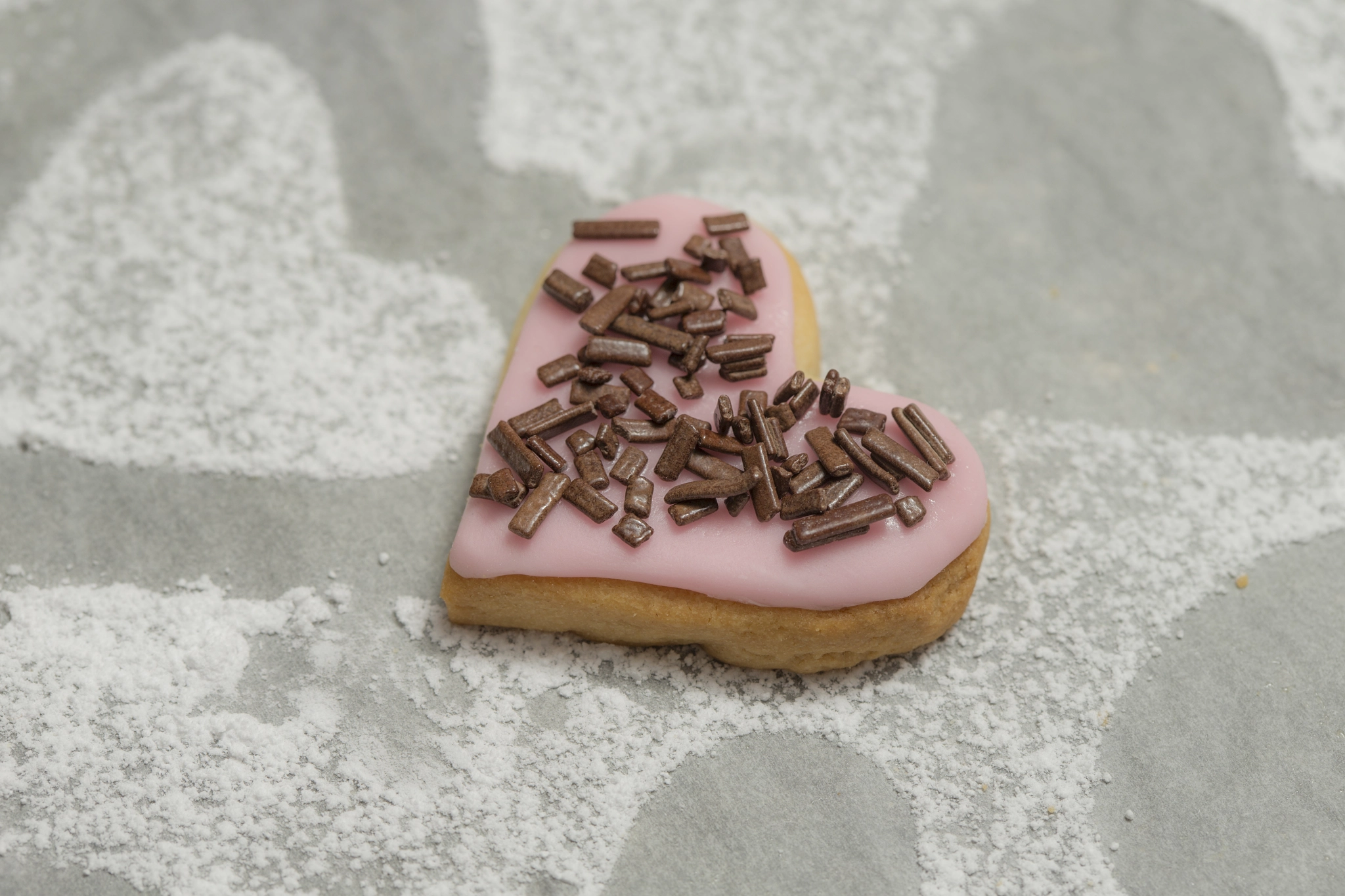 Canon EOS-1D X + Canon EF 100mm F2.8 Macro USM sample photo. Close-up of cookie covered with pink icing and chocolate chips photography