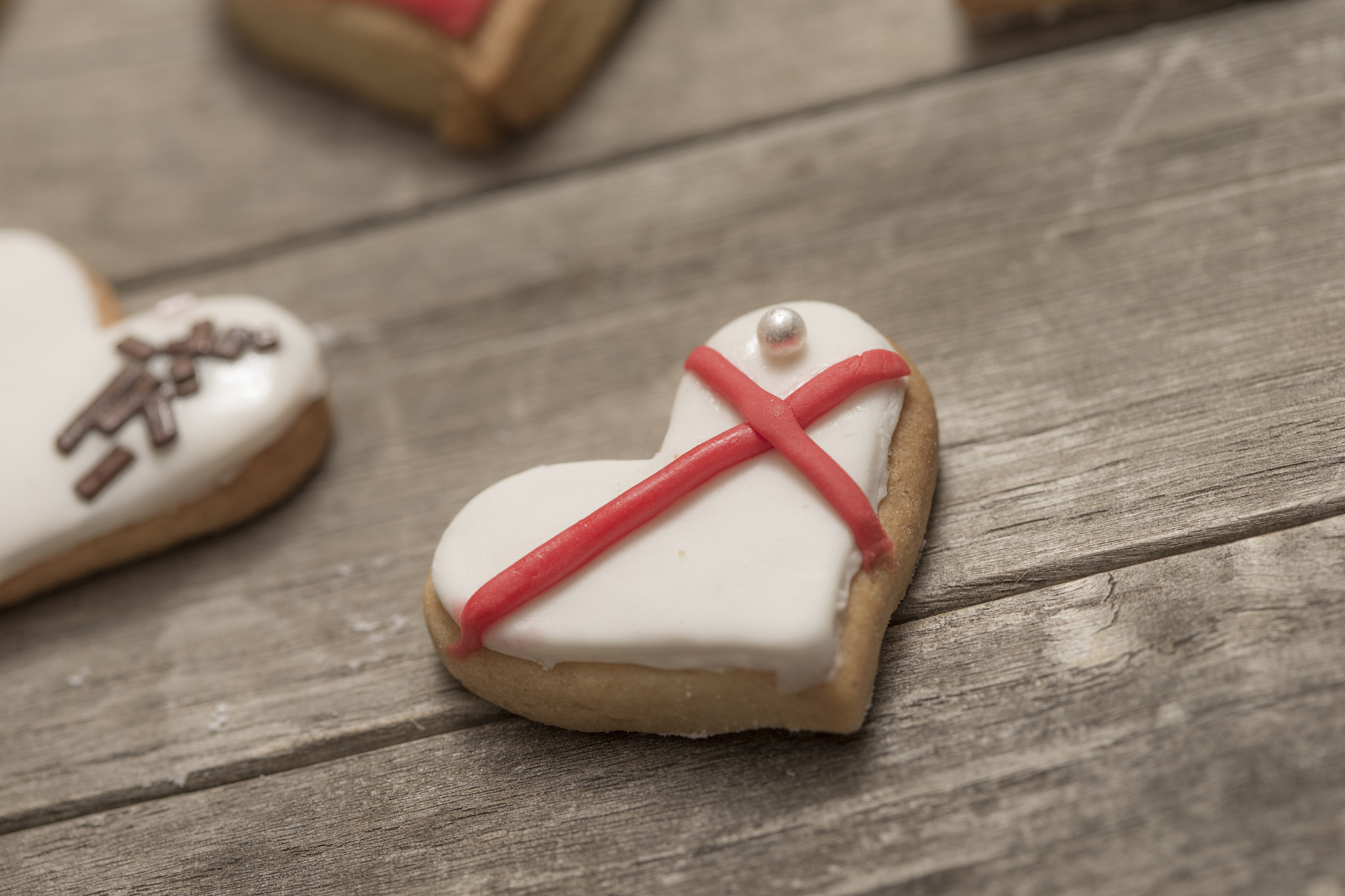 Canon EOS-1D X + Canon EF 100mm F2.8 Macro USM sample photo. Several delicious cookies with icing photography