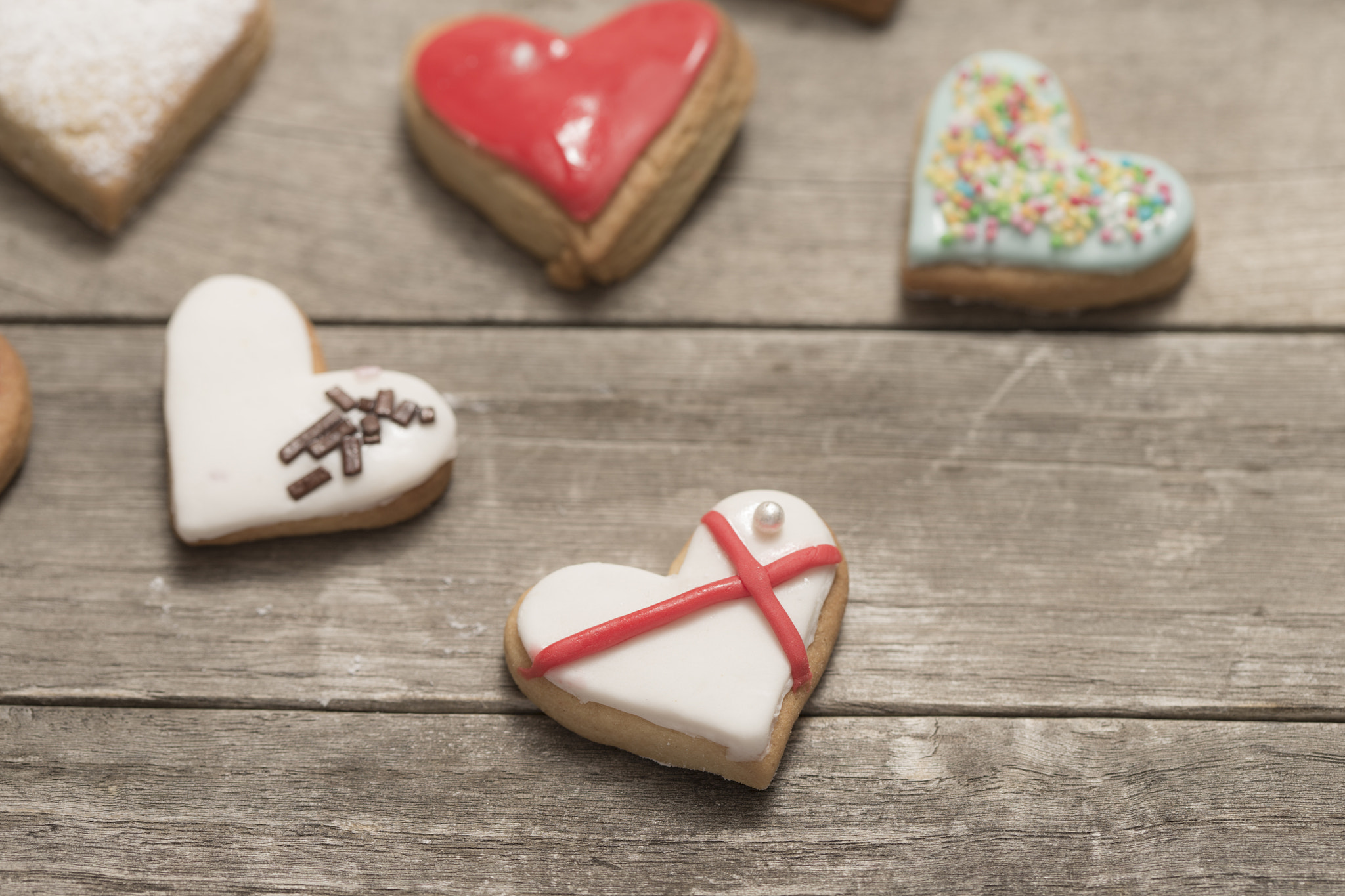 Canon EOS-1D X + Canon EF 100mm F2.8 Macro USM sample photo. Several delicious cookies with icing photography