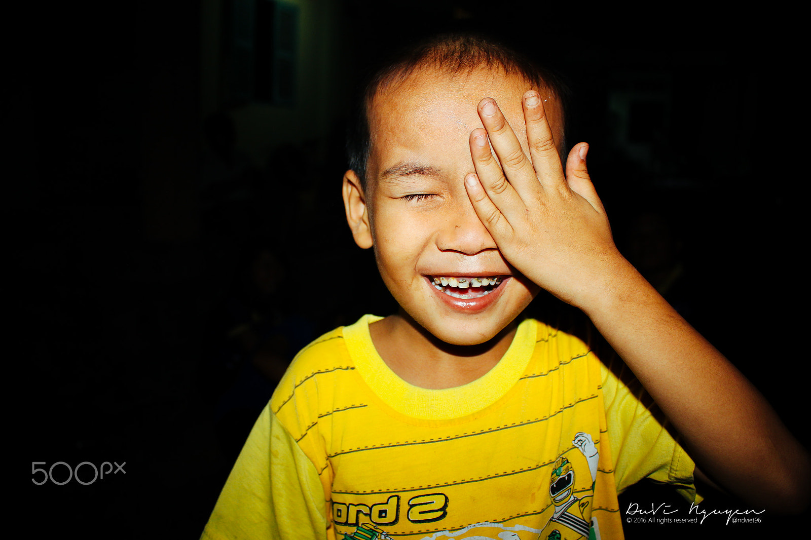 Canon EOS 500D (EOS Rebel T1i / EOS Kiss X3) sample photo. The boy is smiling photography