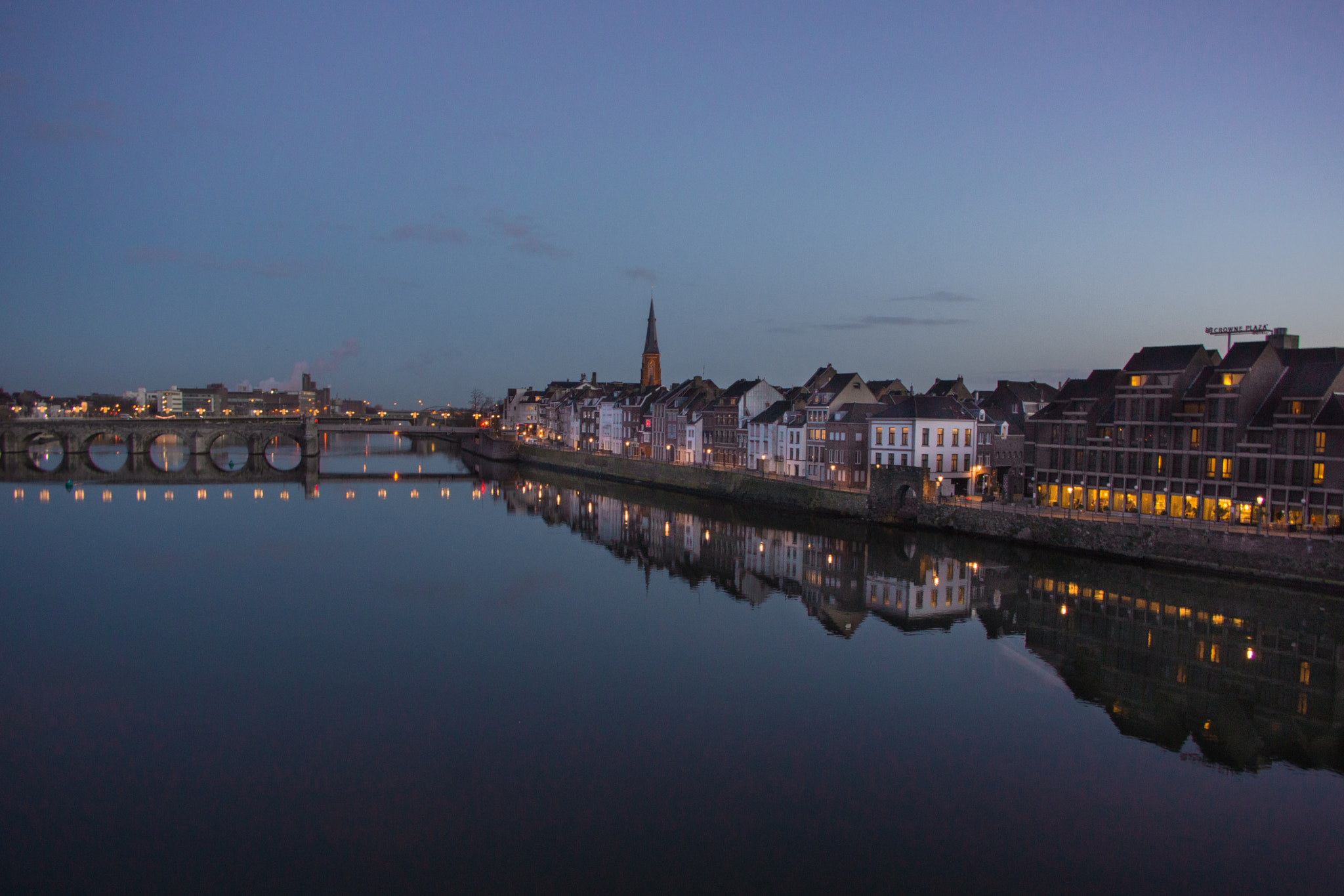 Minolta AF 28-80mm F3.5-5.6 II sample photo. River mirror photography