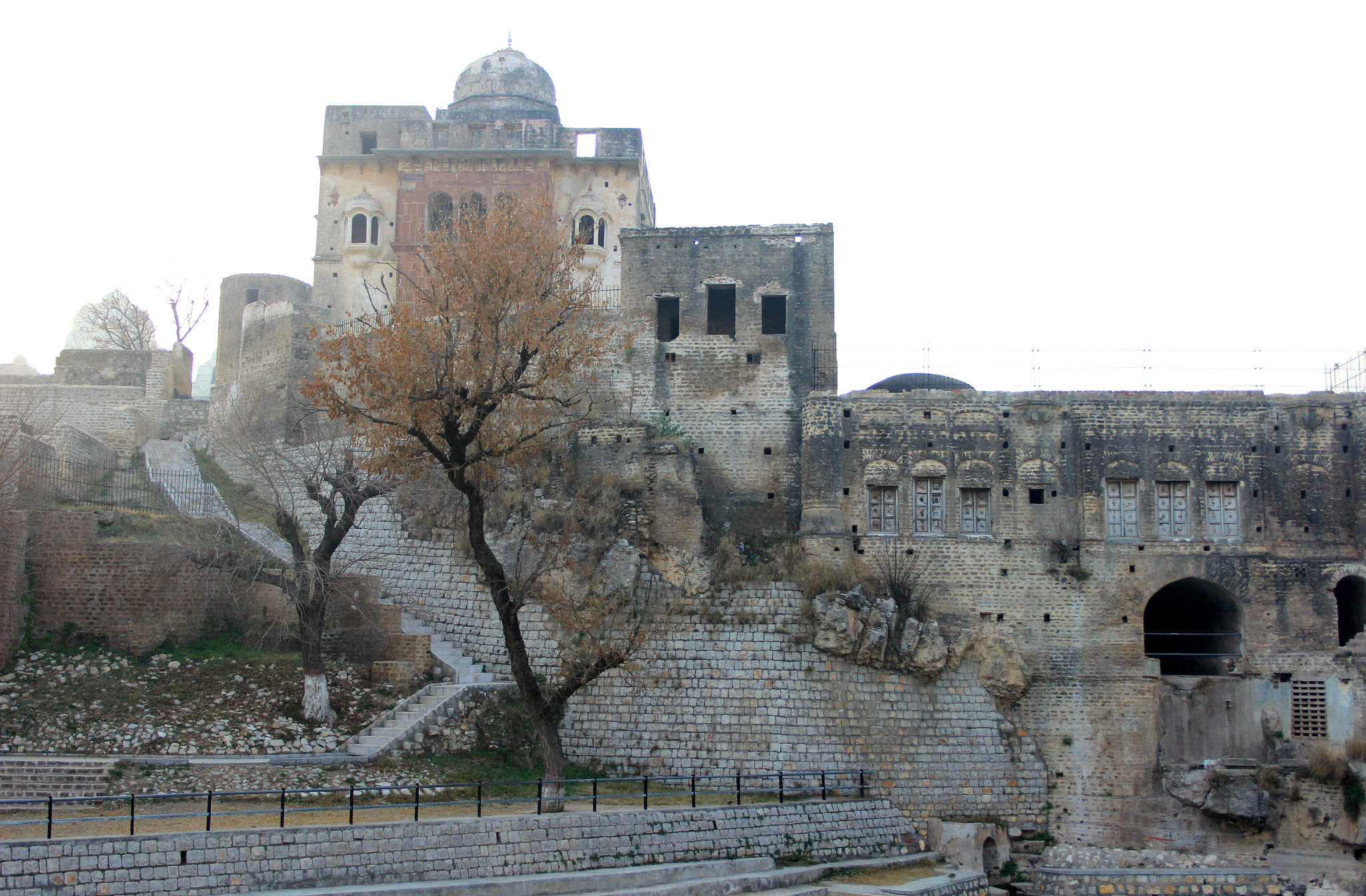 Canon EOS 600D (Rebel EOS T3i / EOS Kiss X5) + Canon EF-S 18-55mm f/3.5-5.6 USM sample photo. Katas raj temple photography