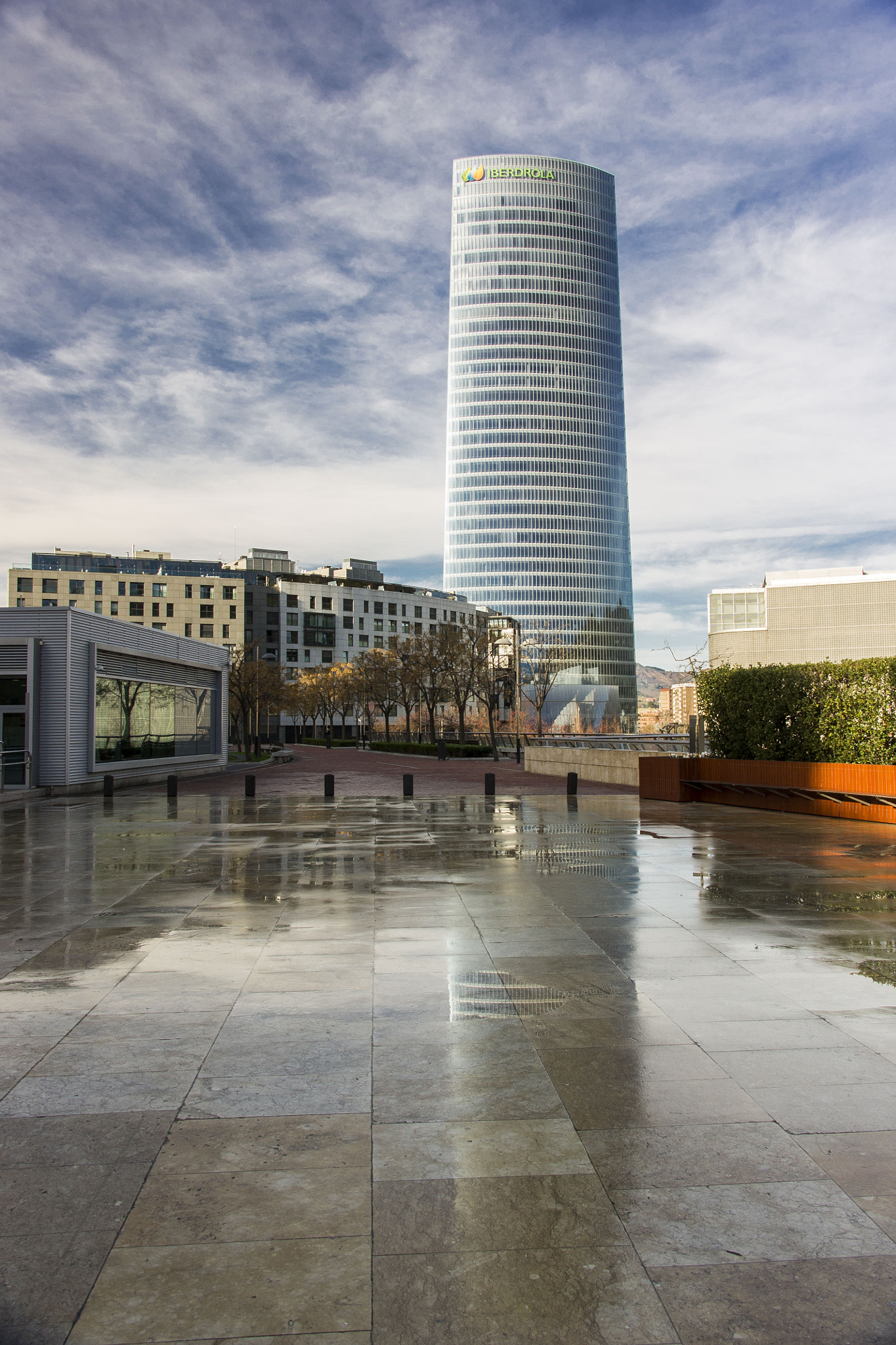Canon EF-S 18-135mm F3.5-5.6 IS STM sample photo. Bilbao-abandoibarra photography