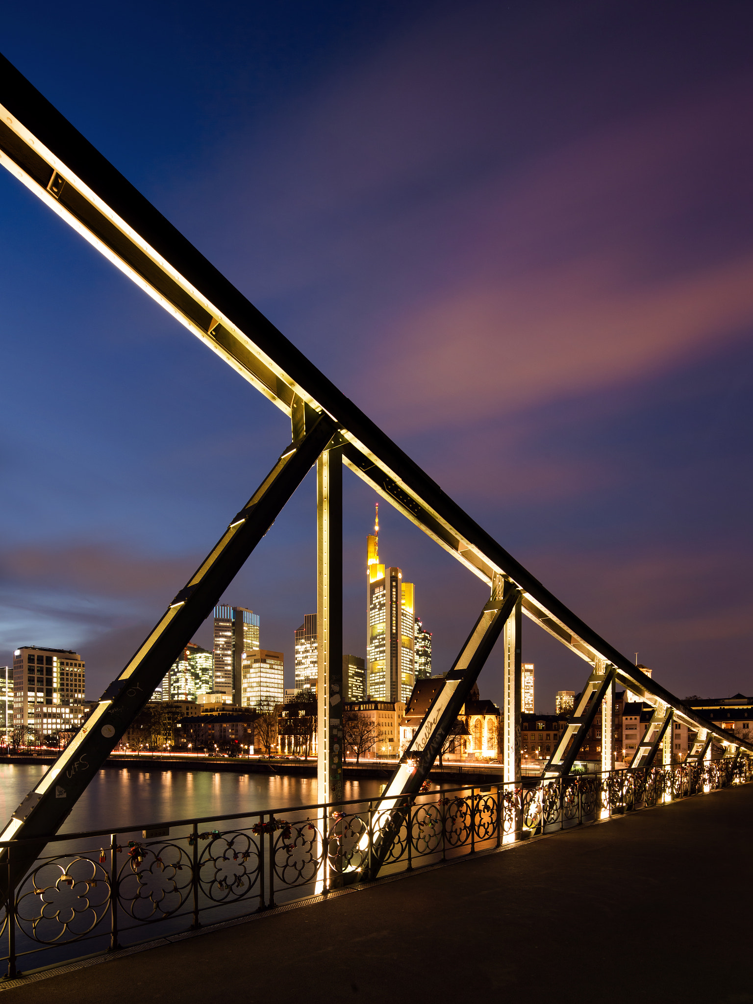 Canon TS-E 17mm F4L Tilt-Shift sample photo. Frankfurt skyline from eiserner steg photography