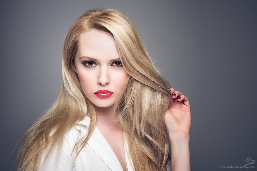 Nikon D810 + Sigma 24-70mm F2.8 EX DG Macro sample photo. Blonde photography