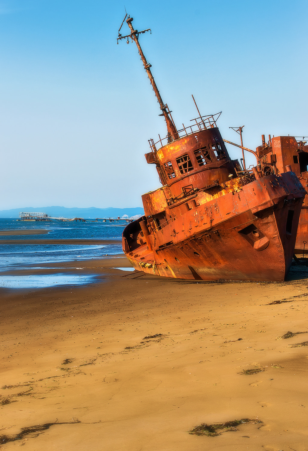 Sony Alpha DSLR-A850 + Minolta AF 70-210mm F4 Macro sample photo. Island of lost ships. photography