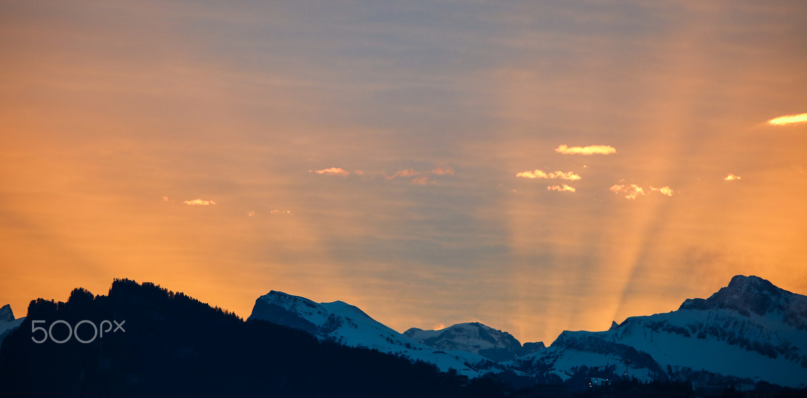 Canon EF-S 55-250mm F4-5.6 IS sample photo. Sonnenankündigung photography