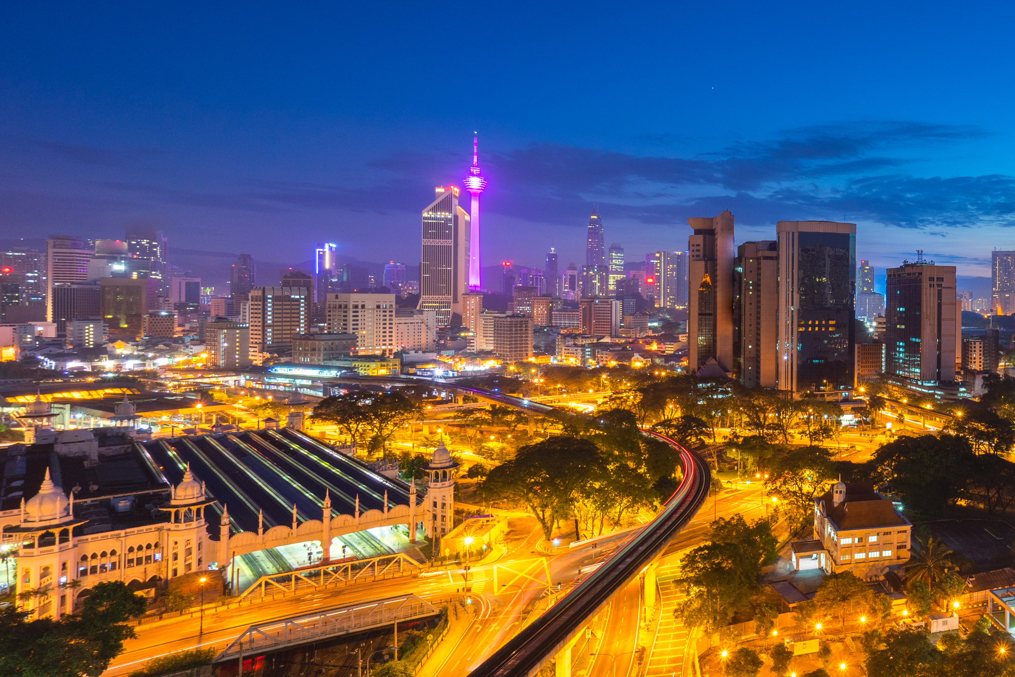Sony a7R + Sony E 10-18mm F4 OSS sample photo. Beautiful sunrise at kuala lumpur city centre photography
