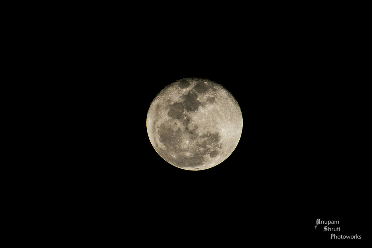 Sony 75-300mm F4.5-5.6 sample photo. Lunar disk  photography
