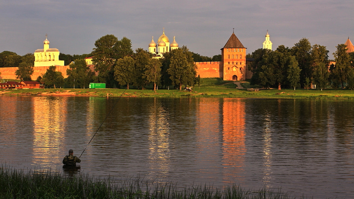 Canon EOS 50D + Canon EF 17-40mm F4L USM sample photo. Утро красит нежным светом стены древнего Детинца. photography