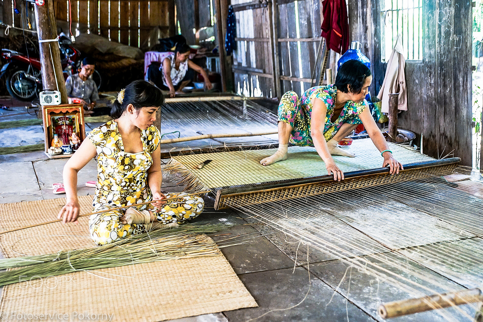 Sony a7 + Sony 28-75mm F2.8 SAM sample photo. Vietnamesische weberinnen photography