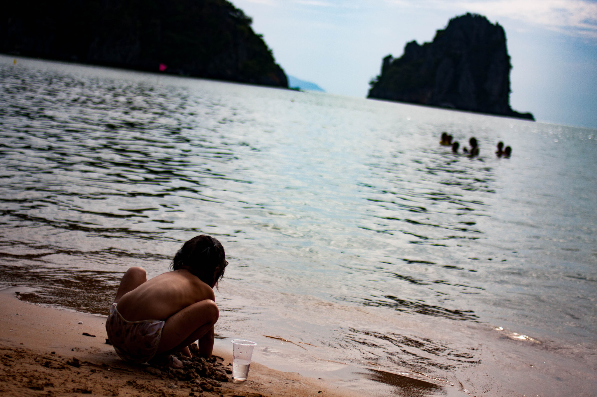 Canon EOS 40D + Canon EF 35mm F2 sample photo. Playing sand photography