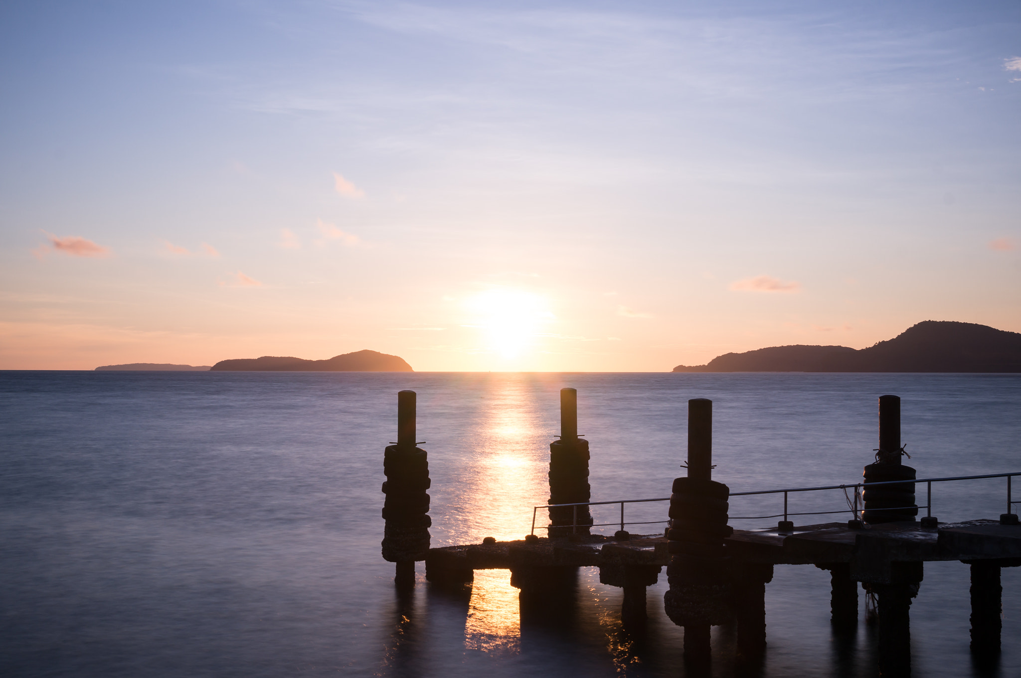 Sony Alpha NEX-5T + Sigma 30mm F2.8 EX DN sample photo. Sunrise in rawai photography