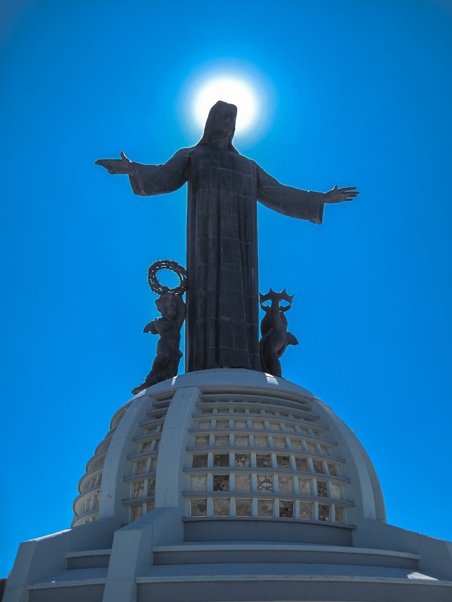 Canon PowerShot SD990 IS (Digital IXUS 980 IS / IXY Digital 3000 IS) sample photo. Cristo iluminado photography