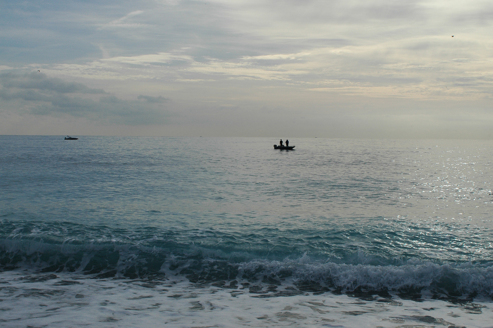 Nikon D70s + AF Zoom-Nikkor 28-85mm f/3.5-4.5 sample photo. Sea photography