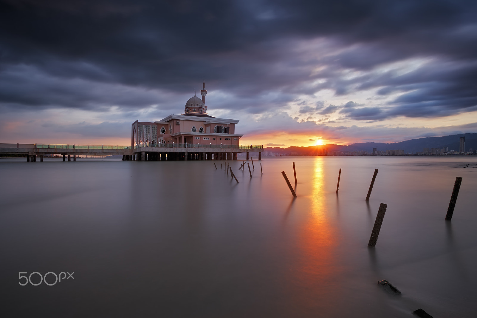 Sony a7 II + 17-40mm F4 sample photo. Under the storm photography