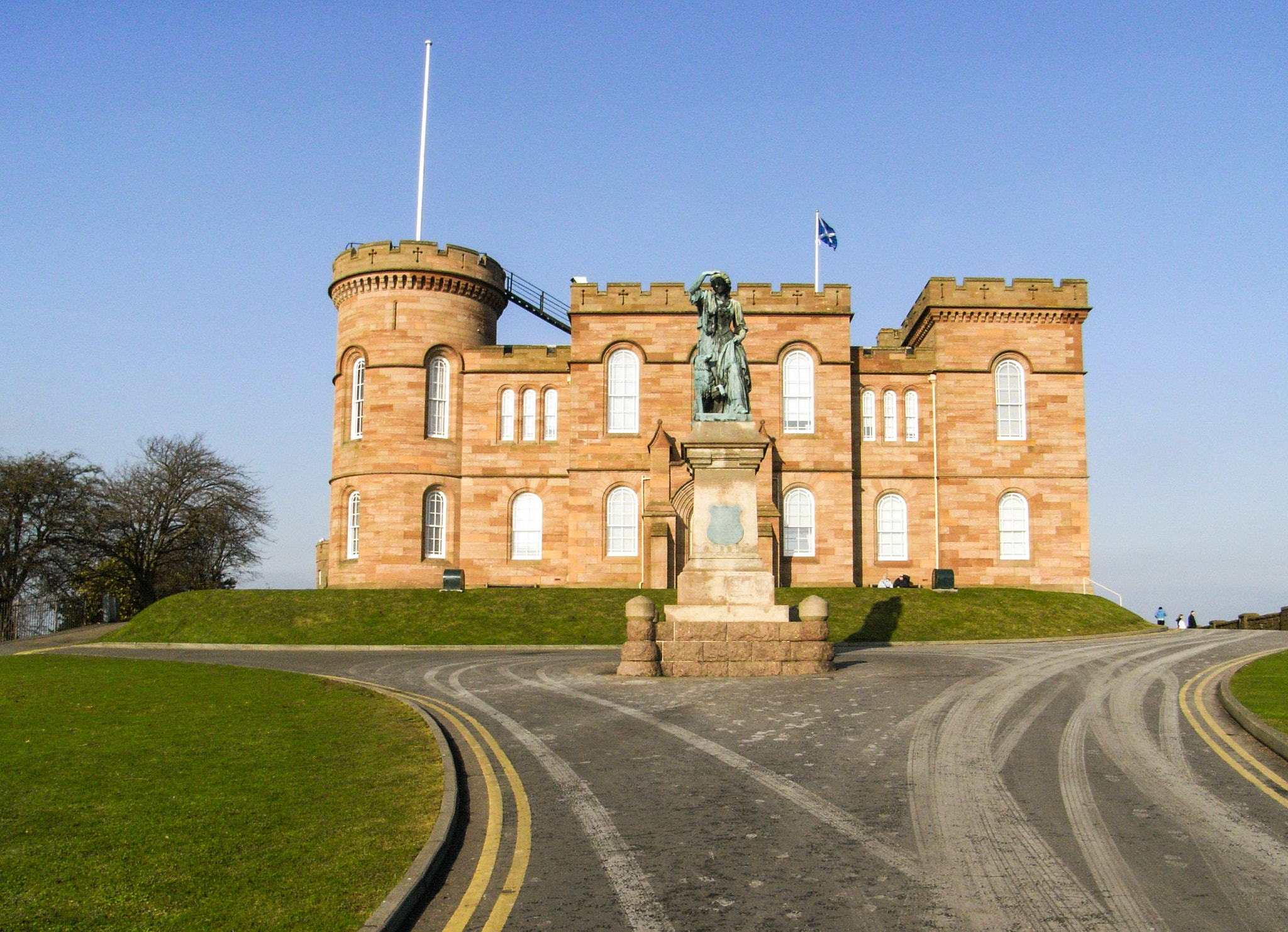Ricoh Caplio R6 sample photo. Inverness castle photography