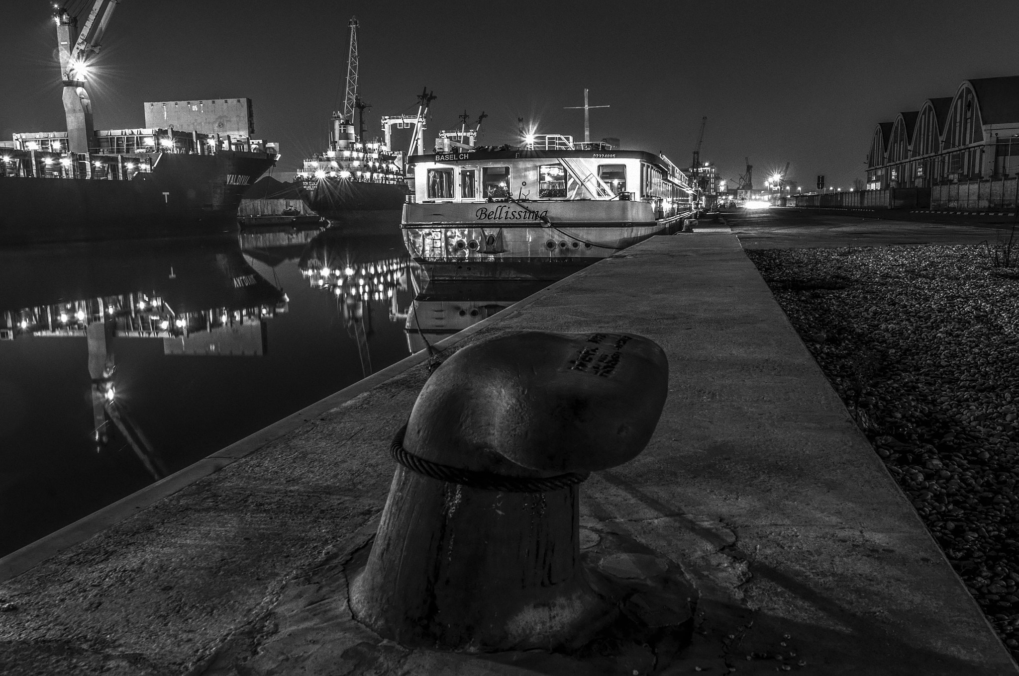 Nikon AF-S Nikkor 14-24mm F2.8G ED sample photo. The other side of venice photography