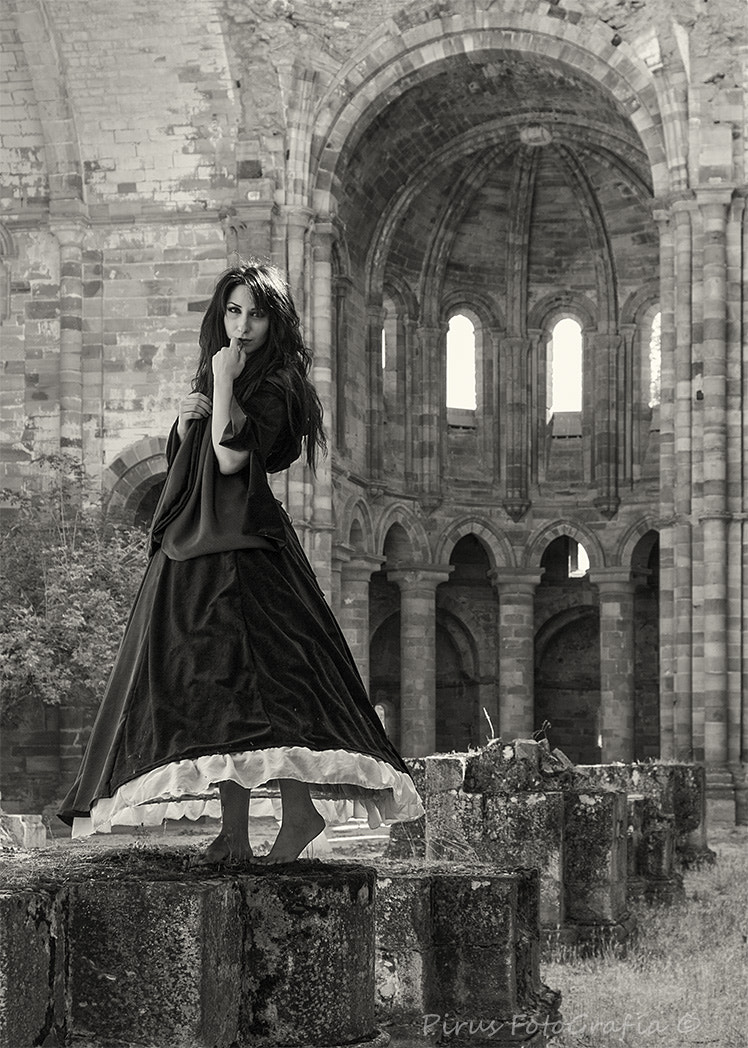 Olympus E-30 + Olympus Zuiko Digital 14-54mm F2.8-3.5 II sample photo. The lady at the monastery ruins photography