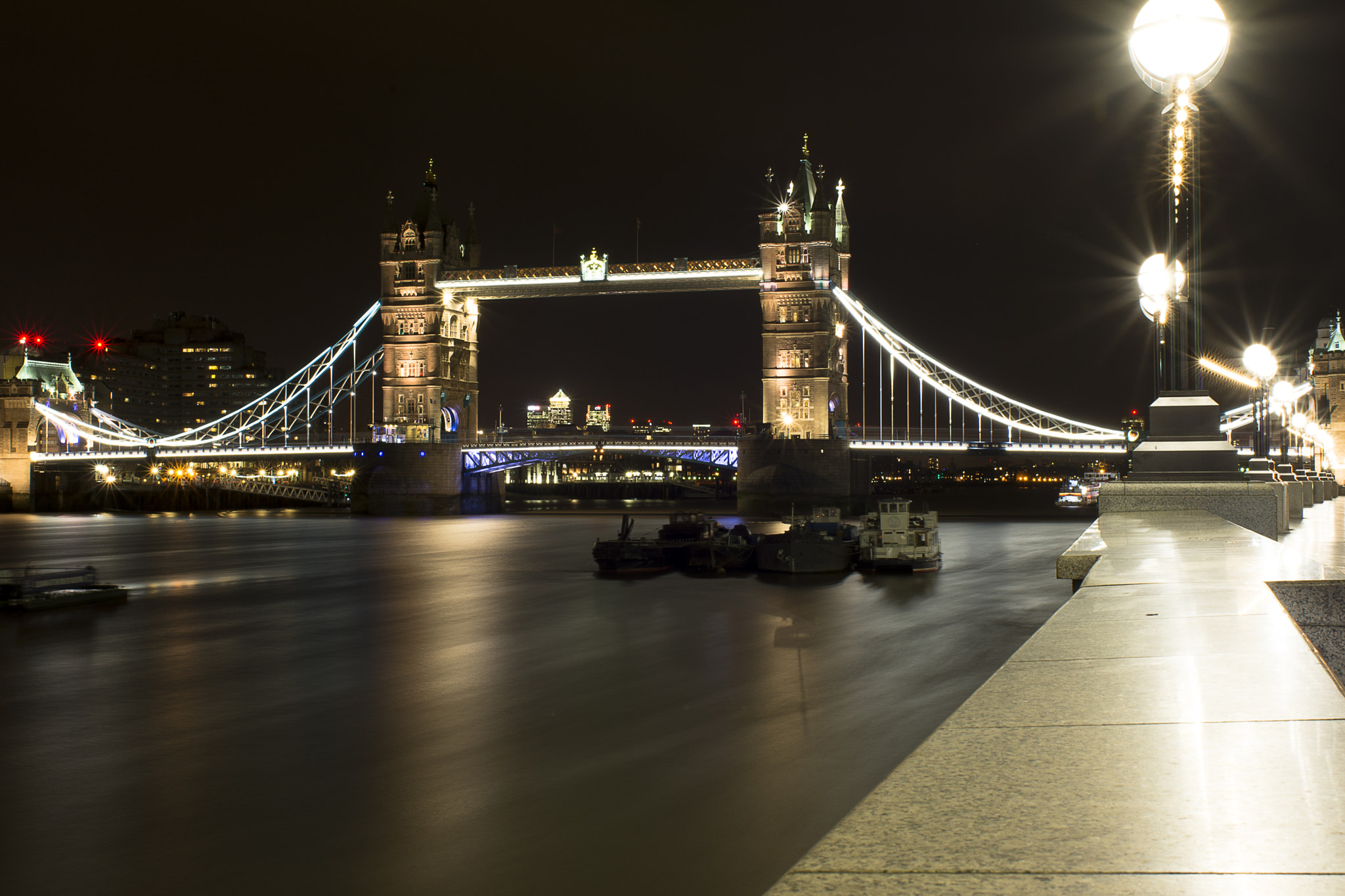 Nikon D7100 + Nikon AF Nikkor 28mm F2.8D sample photo. London bridge photography