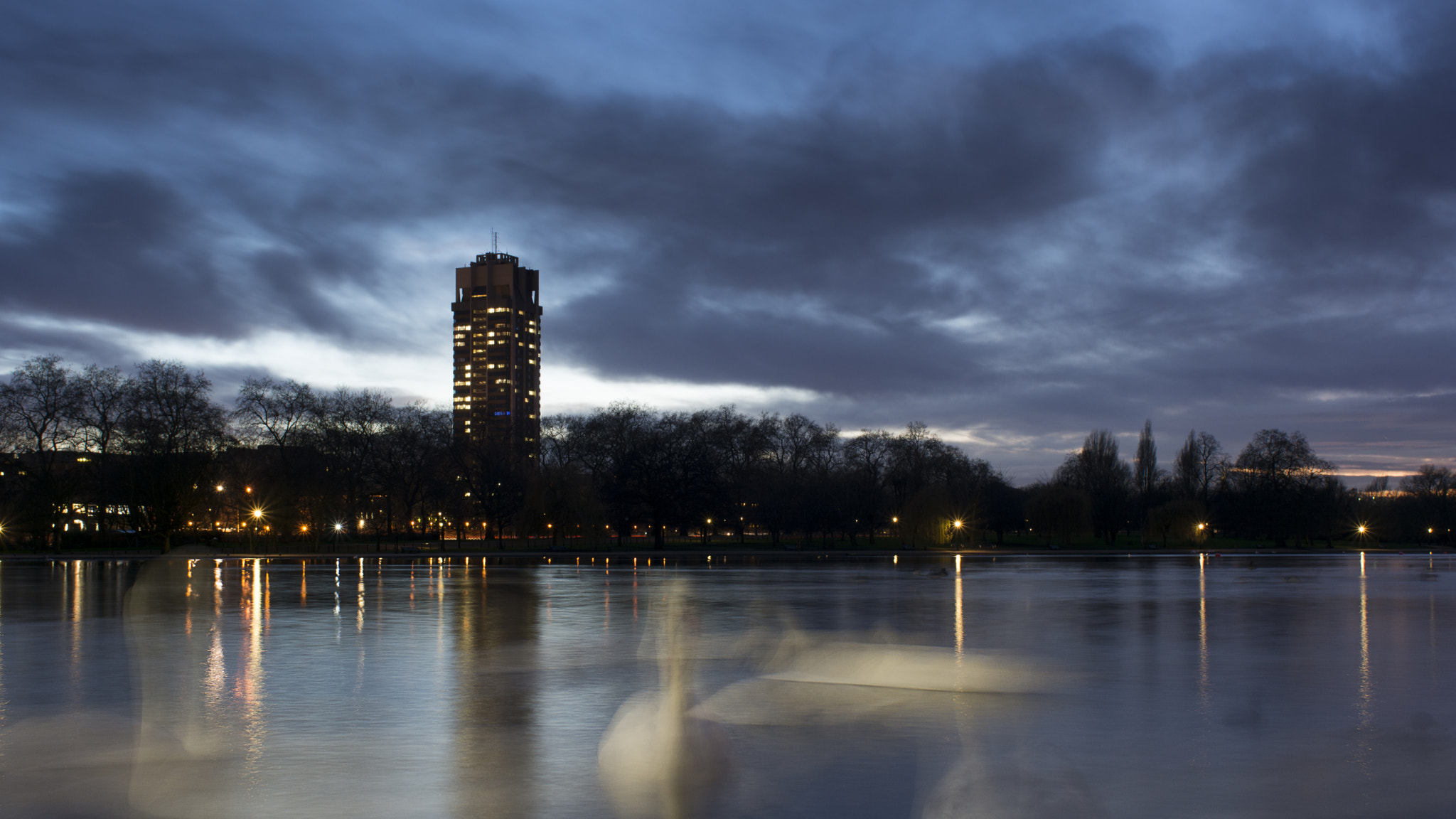 Nikon D7100 + Nikon AF Nikkor 28mm F2.8D sample photo. Hyde park lake photography