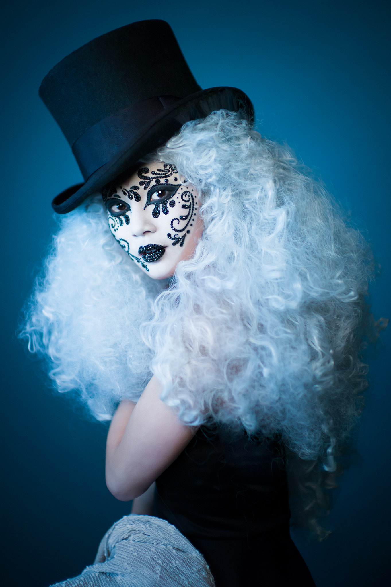 Leica Noctilux-M 50mm F0.95 ASPH sample photo. Black & white crystal harlequin makeup photography