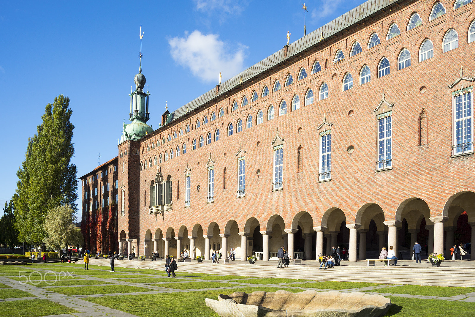 Sony a7 II + Sigma ZOOM-alpha 35-135mm F3.5-4.5 sample photo. City hall of stockholm photography