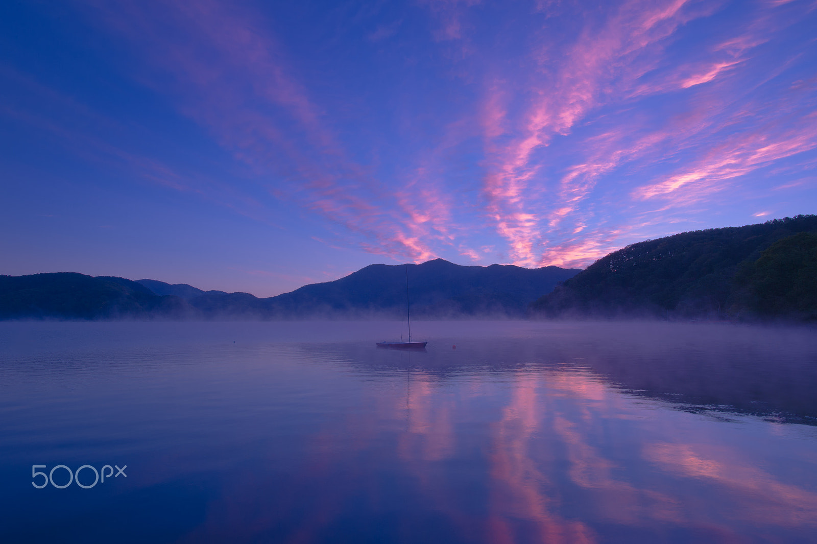 Nikon Df + Nikon AF-S Nikkor 20mm F1.8G ED sample photo. Sunrise and boat photography