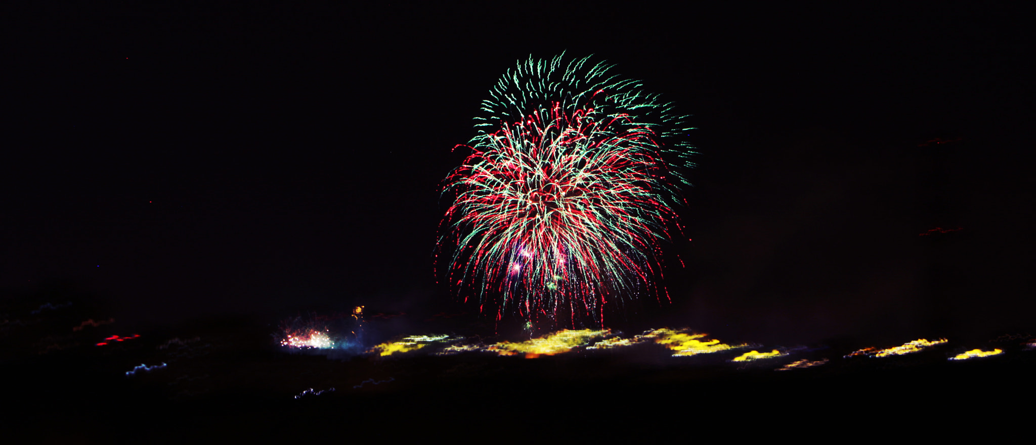 Canon EOS 40D + Canon EF 70-200mm F2.8L IS USM sample photo. Fireworks photography