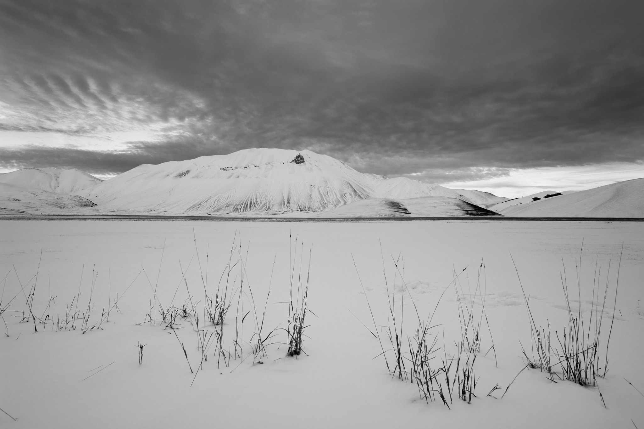 Nikon D700 + Nikon AF-S Nikkor 20mm F1.8G ED sample photo. Wonder castelluccio stage ii photography