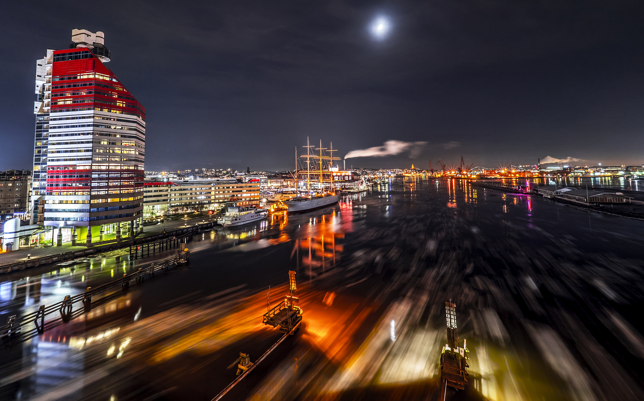 Panasonic Lumix DMC-GX8 + Olympus M.Zuiko Digital ED 7-14mm F2.8 PRO sample photo. Sweden  city by night photography