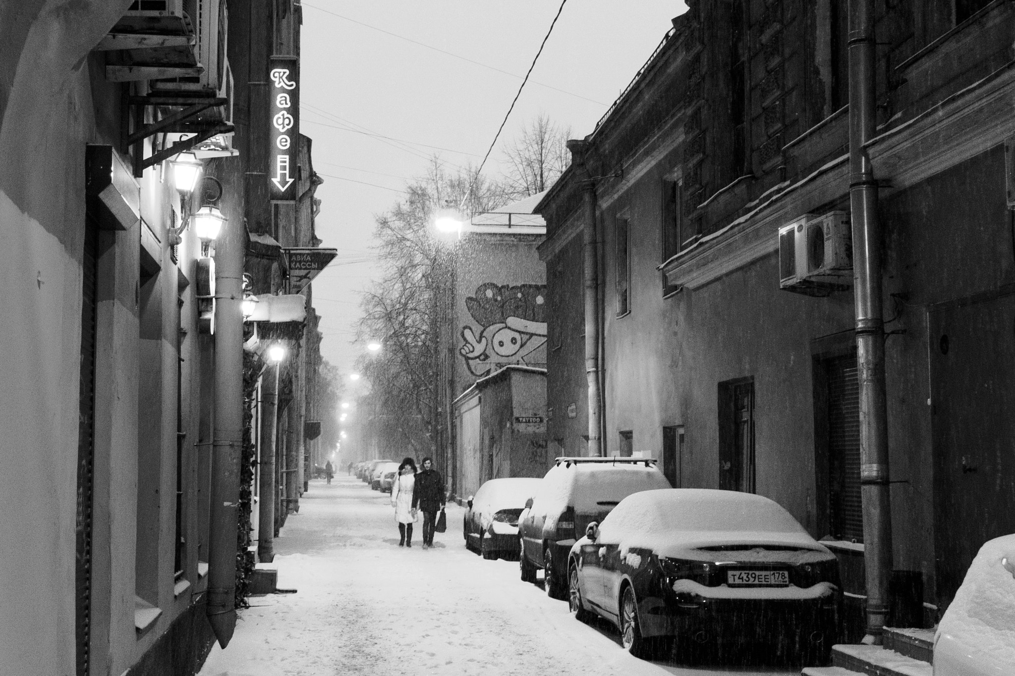Olympus PEN E-PM2 sample photo. Snowfall on repin street photography