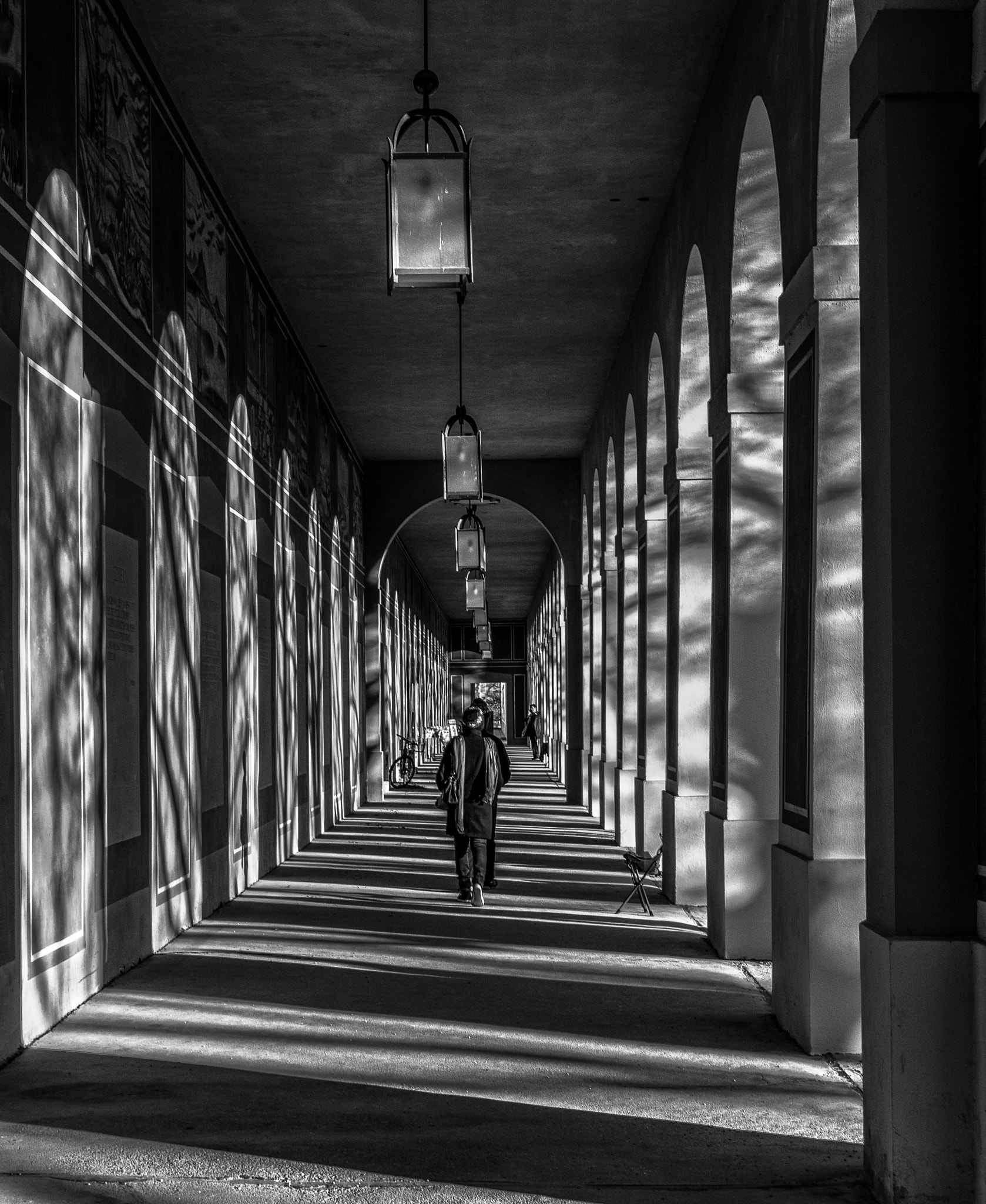 Nikon D800 + Nikon AF-S DX Nikkor 35mm F1.8G sample photo. Light and shadow photography