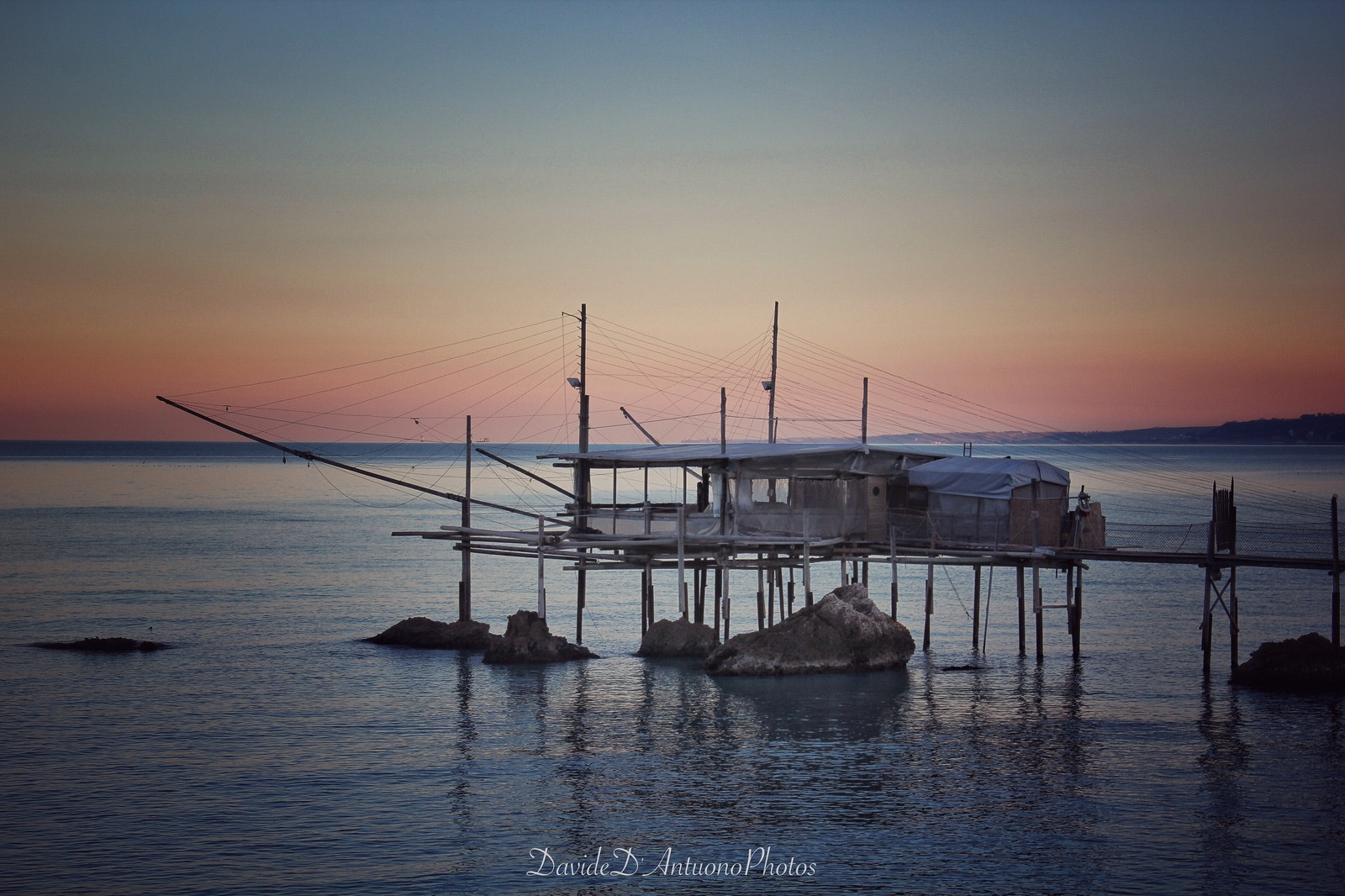 Canon EF-S 18-135mm F3.5-5.6 IS sample photo. Trabocco sunset photography