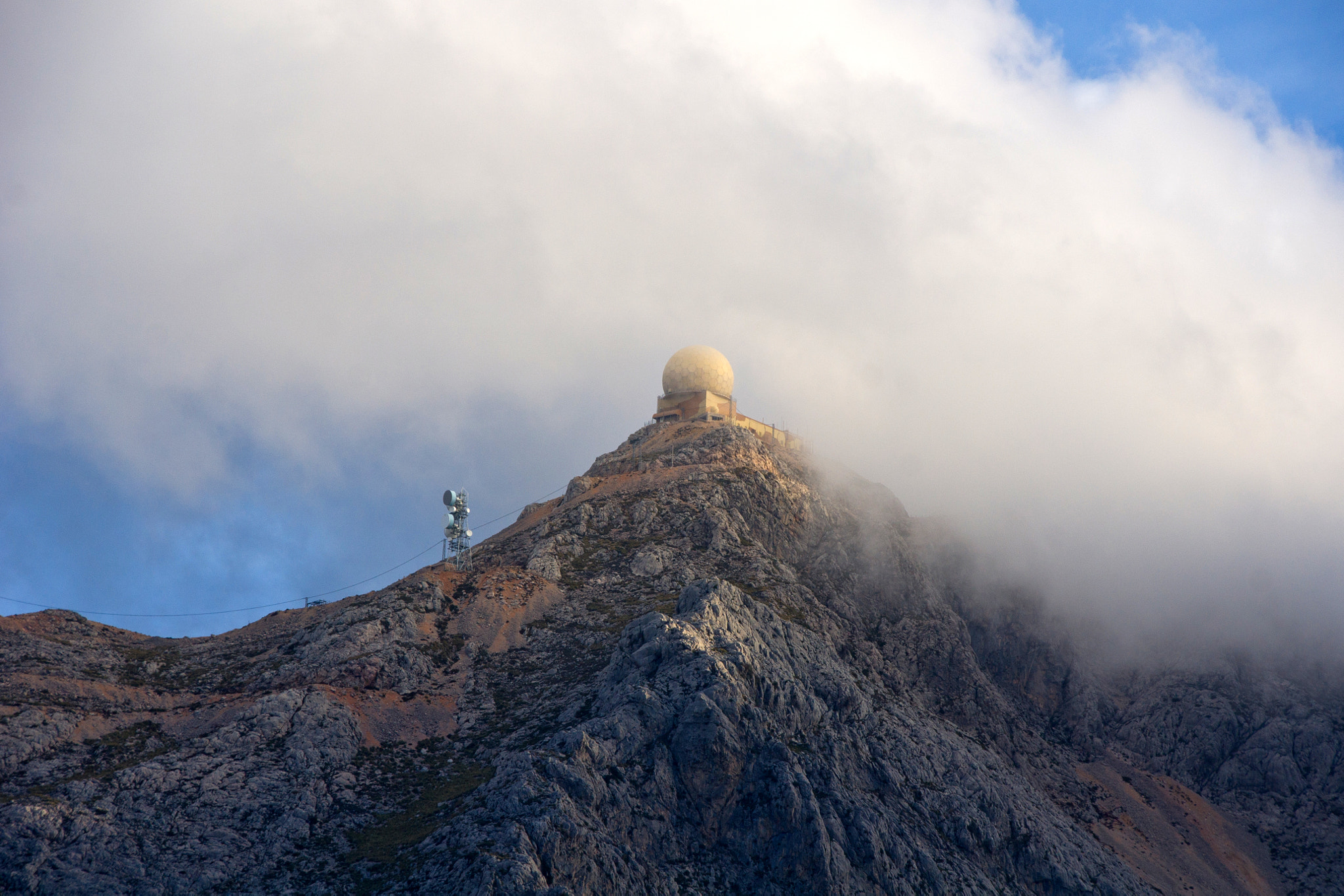 Sony Alpha DSLR-A500 sample photo. Radar station photography