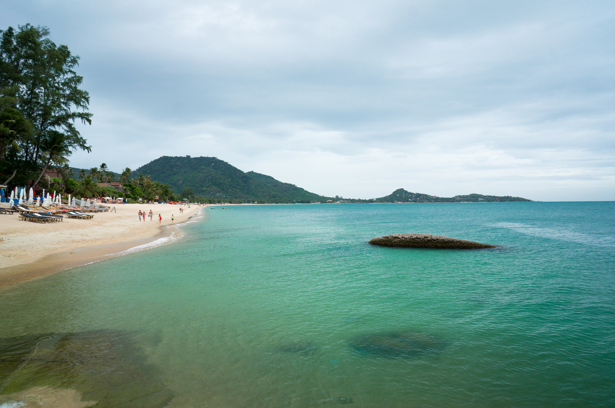 Sony Alpha NEX-5R + Sony E 16mm F2.8 sample photo. Lamai beach, samui, thailand photography