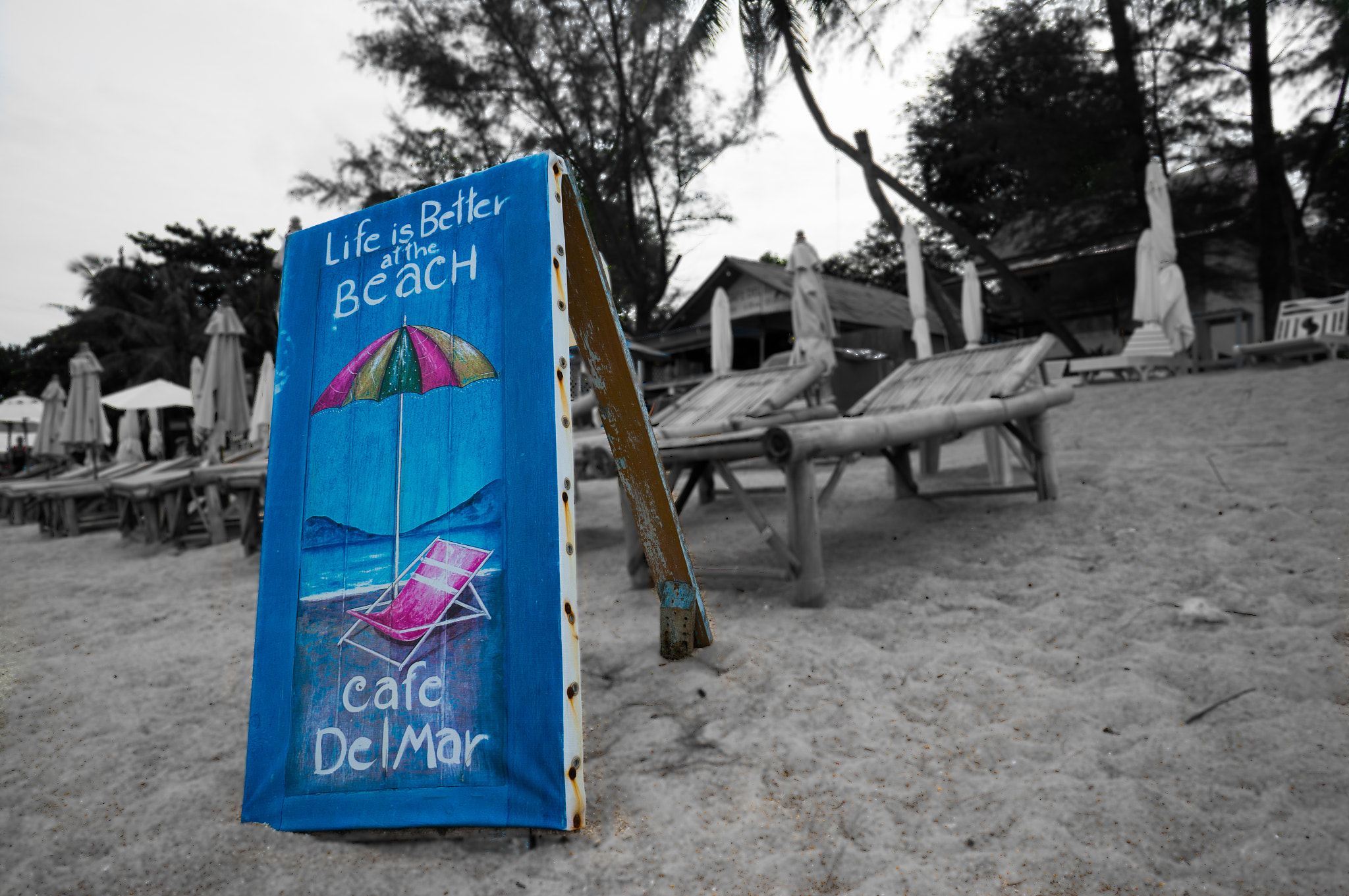 Sony Alpha NEX-5R + Sony E 16mm F2.8 sample photo. Poster on the beach photography