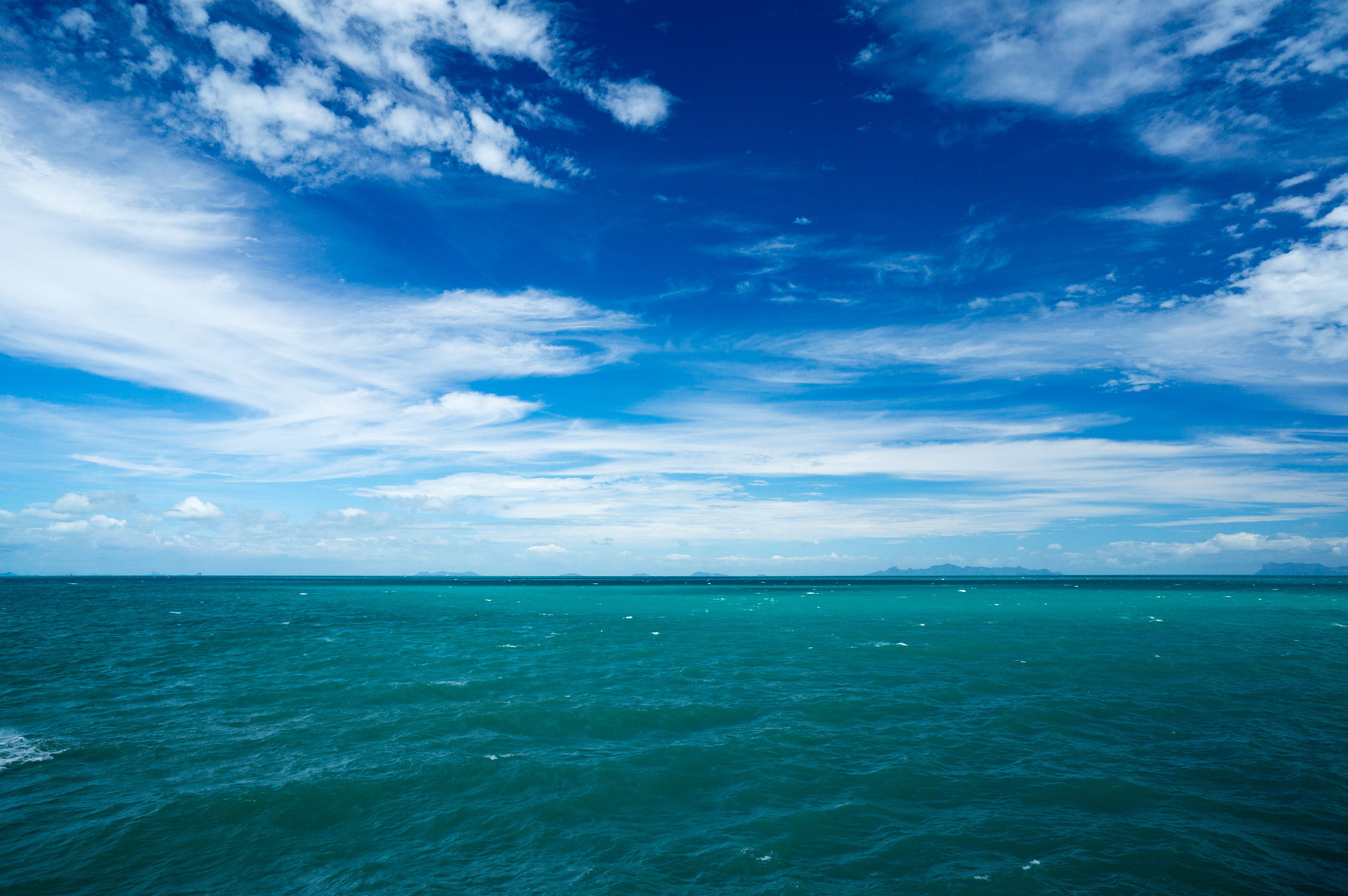 Sony Alpha NEX-5R + Sony E 16mm F2.8 sample photo. Sea horizon photography