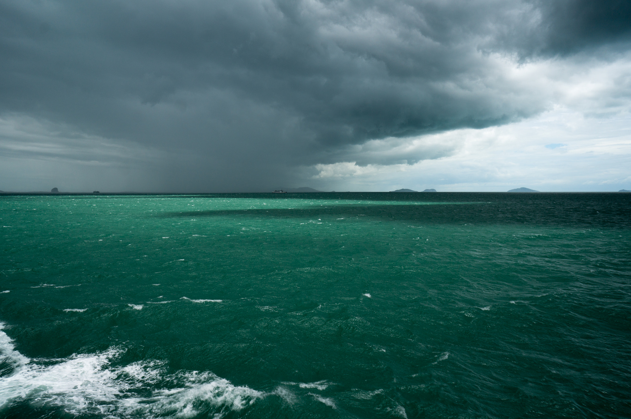 Sony Alpha NEX-5R + Sony E 16mm F2.8 sample photo. Storm aproaching photography