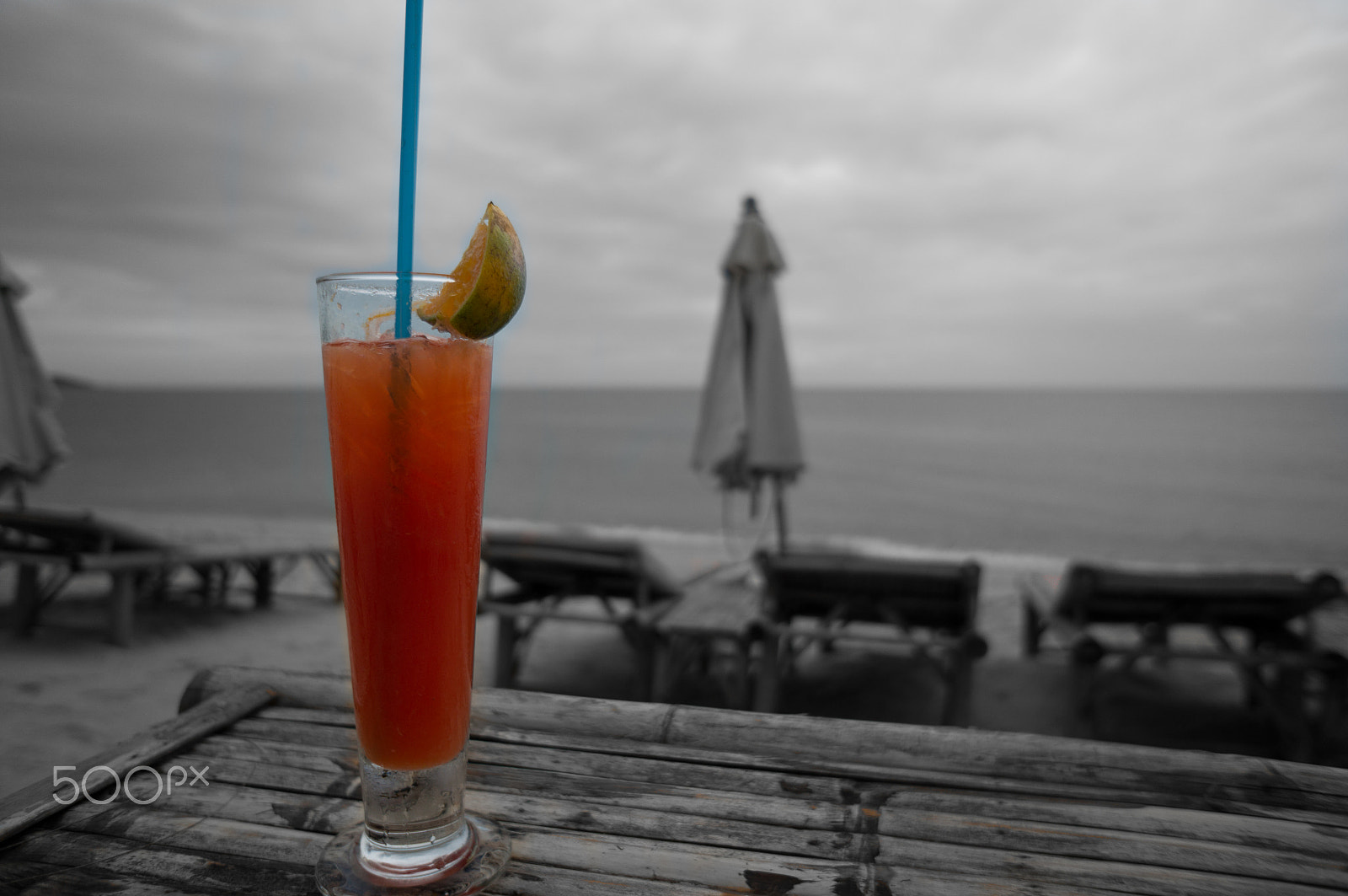 Sony Alpha NEX-5R + Sony E 16mm F2.8 sample photo. A glass with a cocktail on the beach photography