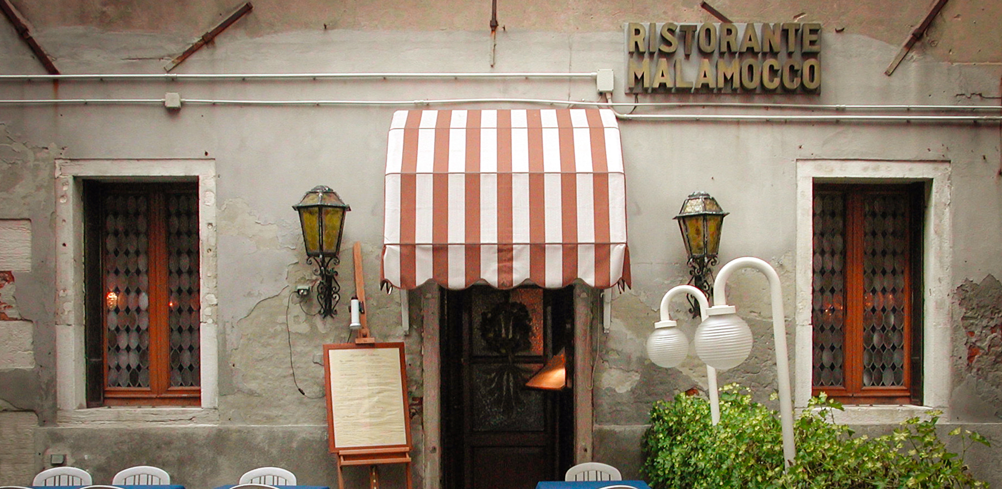 Nikon E990 sample photo. Ristorante (outside) photography