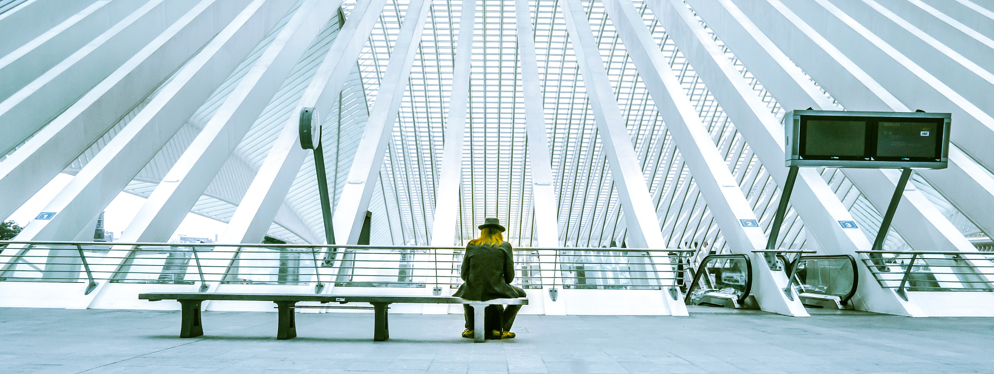 Sony E 18-200mm F3.5-6.3 OSS sample photo. Lonely in the railway station photography