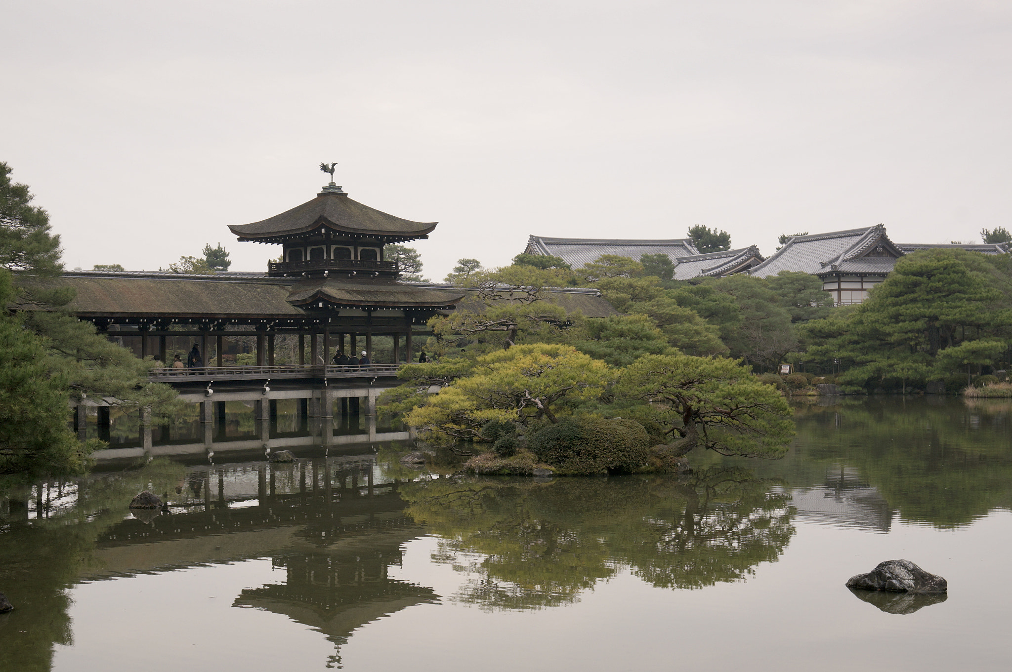 Sony Alpha NEX-5T + Sony Vario-Tessar T* E 16-70mm F4 ZA OSS sample photo. Heian shrine_1 photography