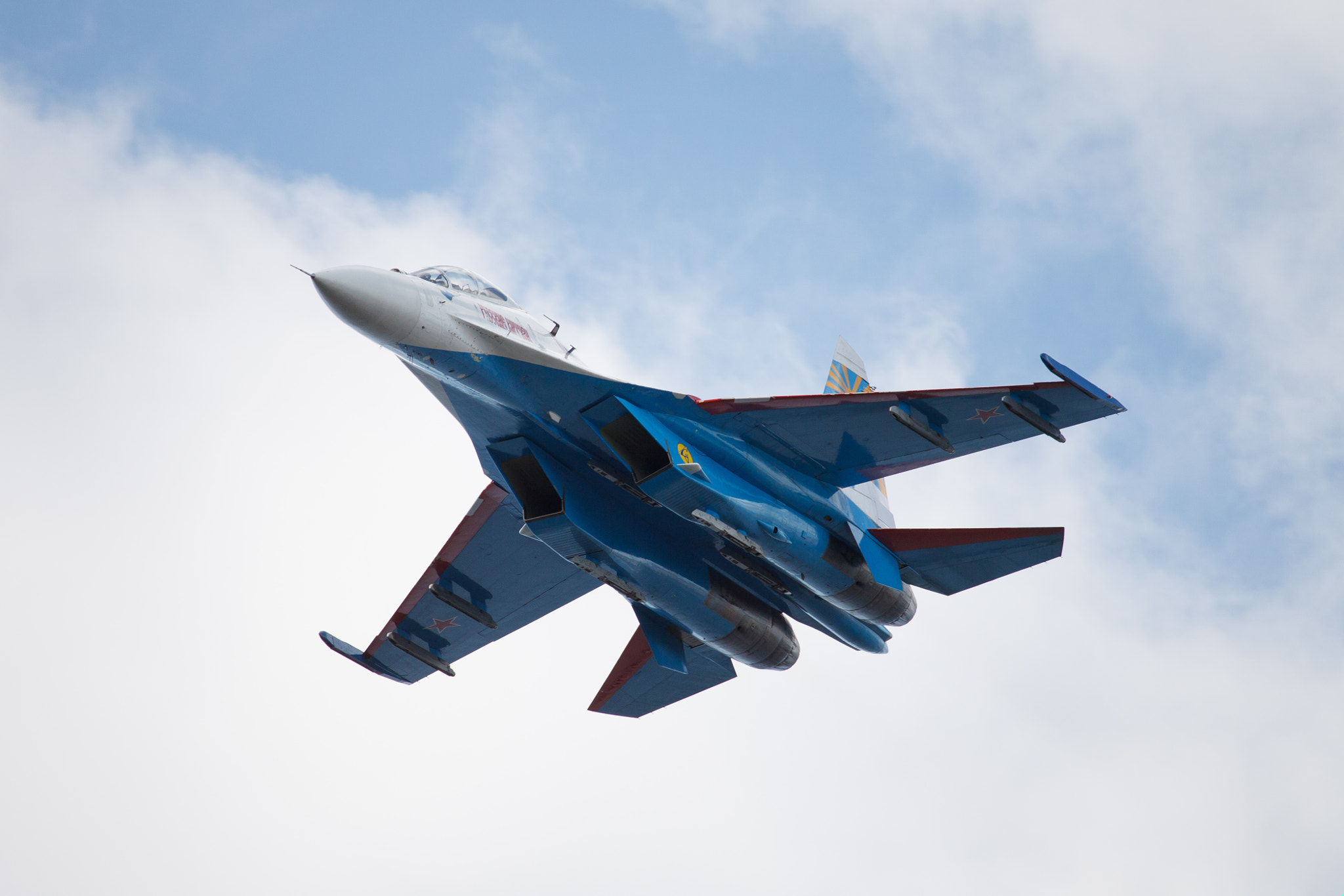 Canon EF-S 55-250mm F4-5.6 IS STM sample photo. Sukhoi su-27ub. "russian knights" aerobatics team photography